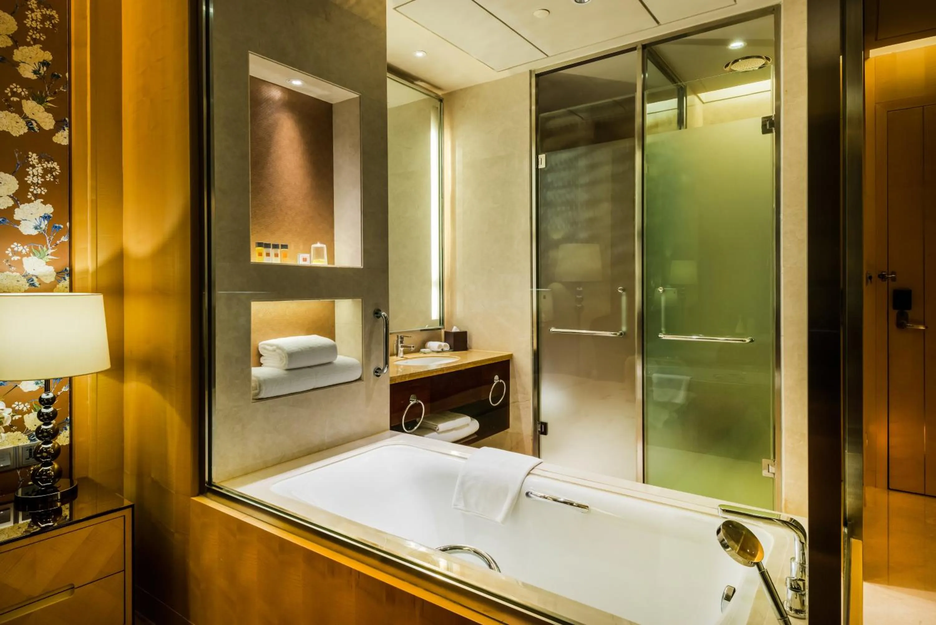 Bathroom in Crowne Plaza Xiangyang by IHG
