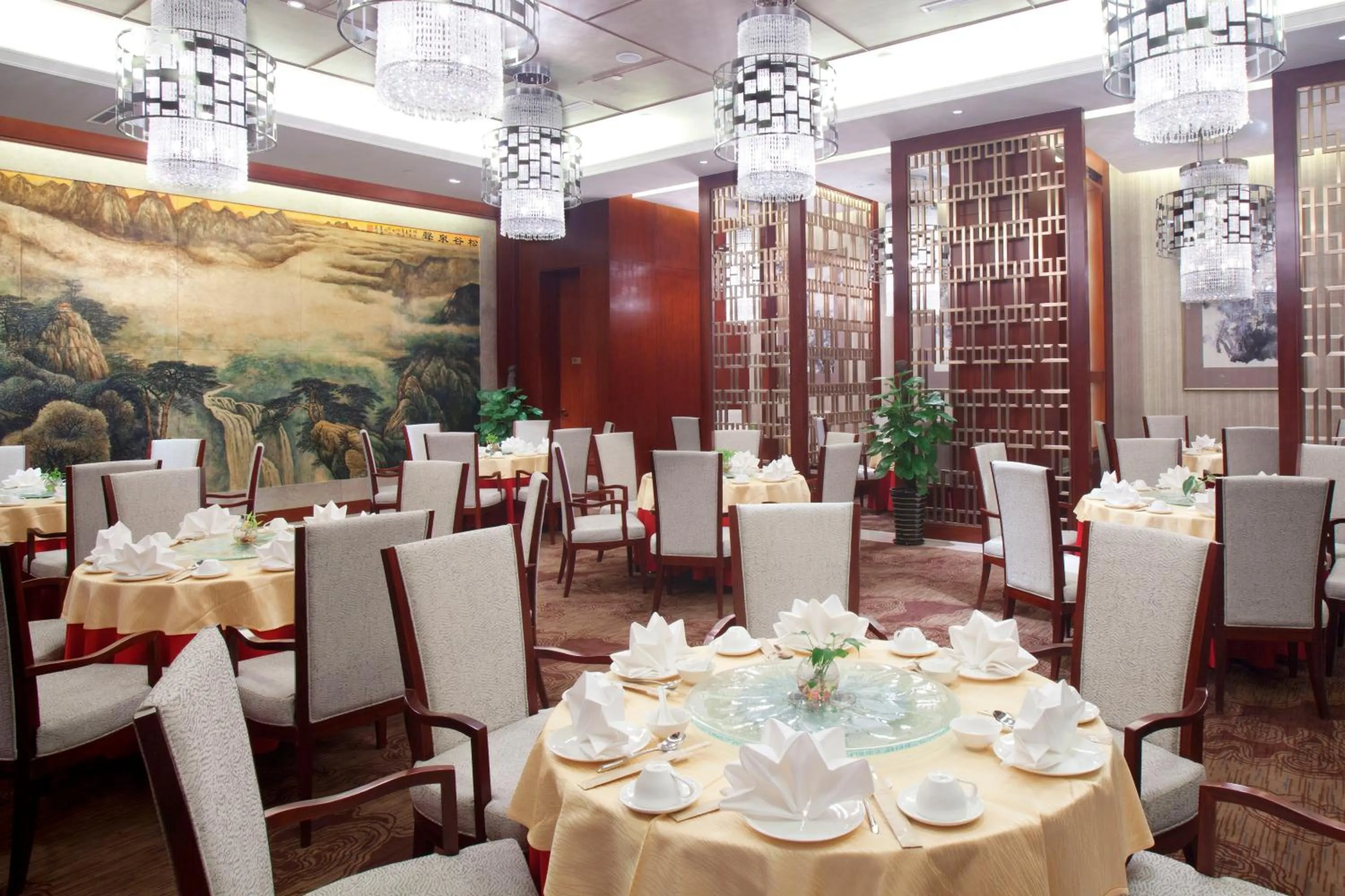 Restaurant/places to eat in Crowne Plaza Xiangyang by IHG
