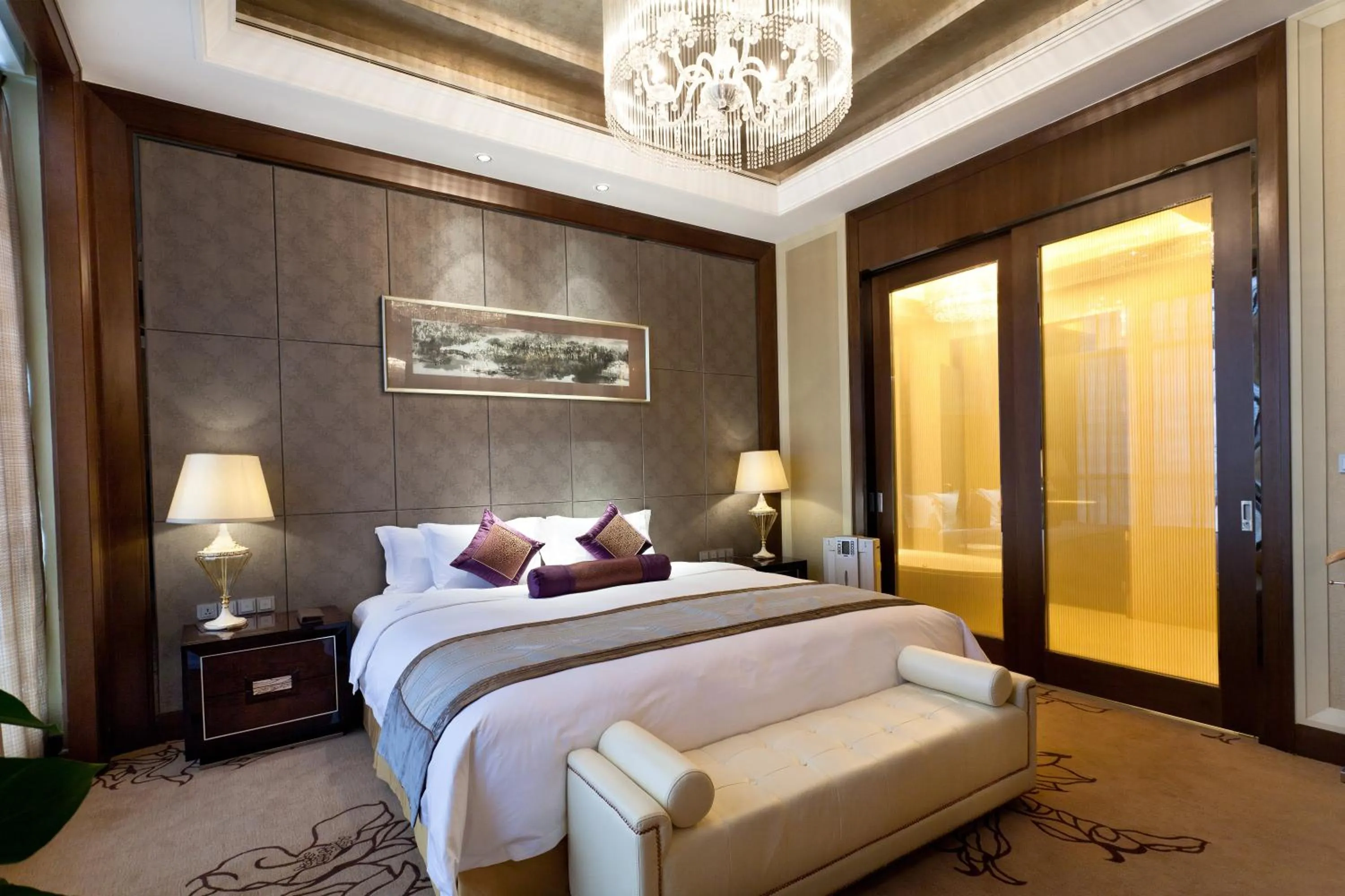 Photo of the whole room, Bed in Crowne Plaza Xiangyang by IHG