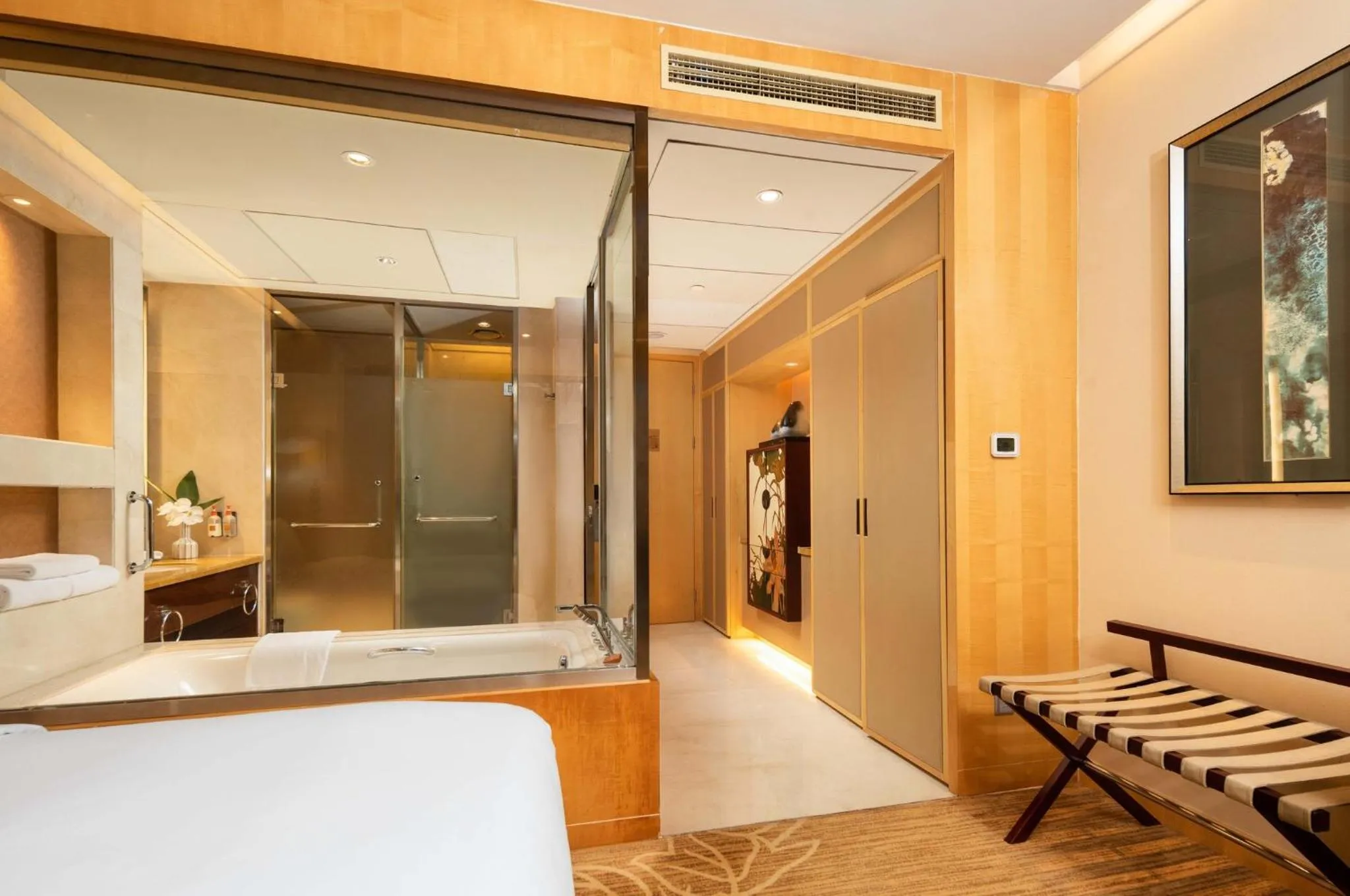 Bathroom, Bed in Crowne Plaza Xiangyang by IHG
