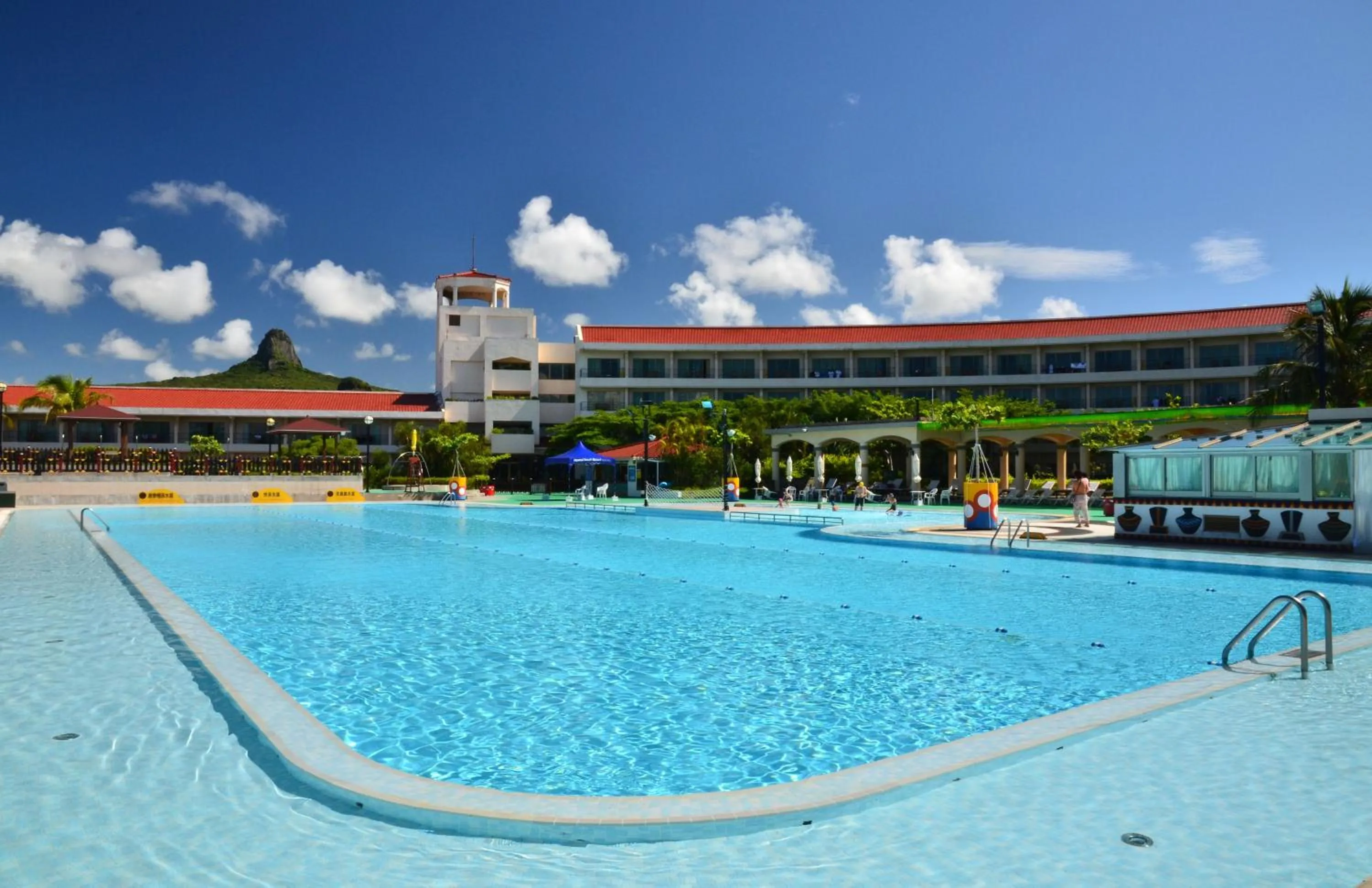 Swimming pool in Howard Beach Resort Kenting