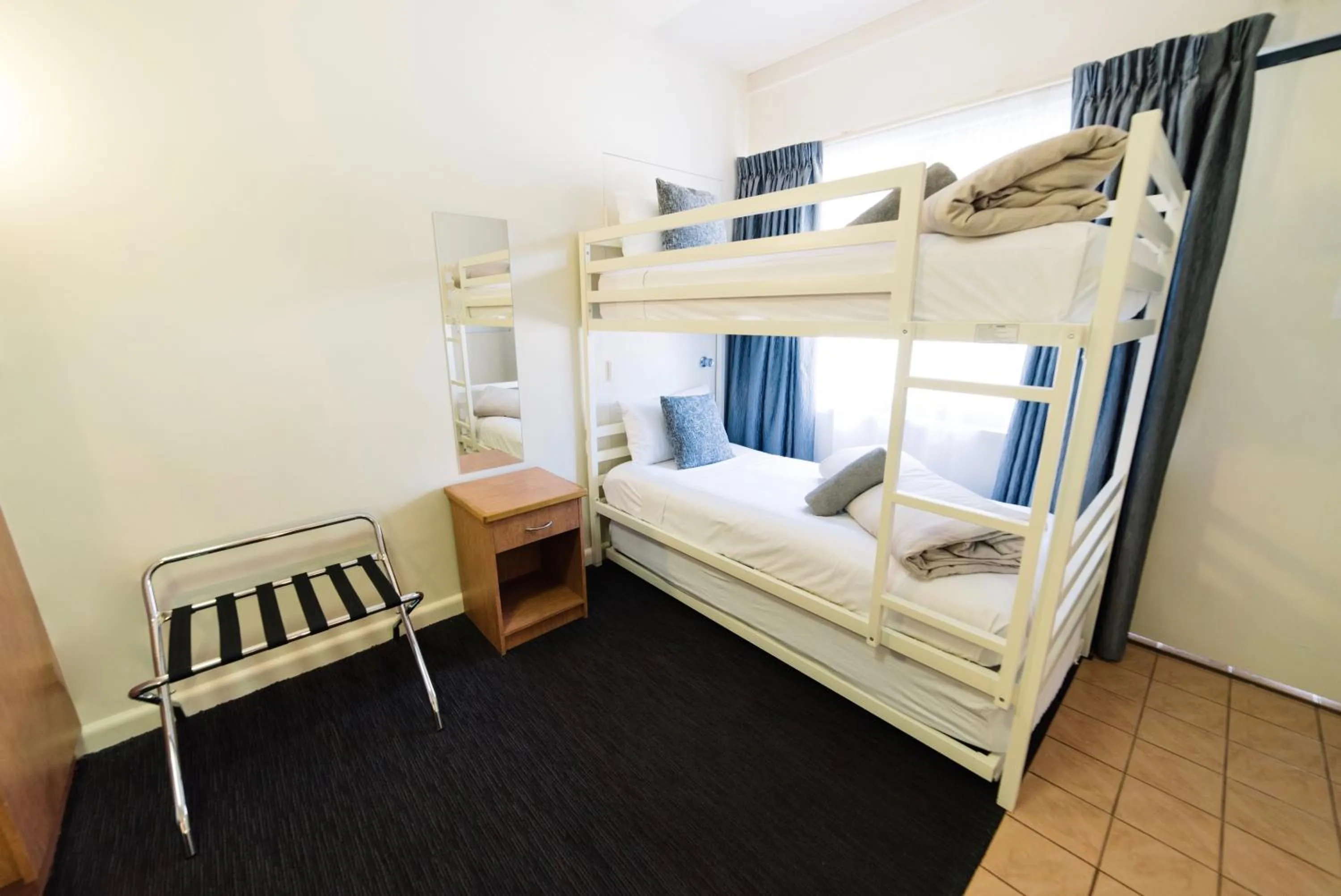 Photo of the whole room, Bed in Barclay On View