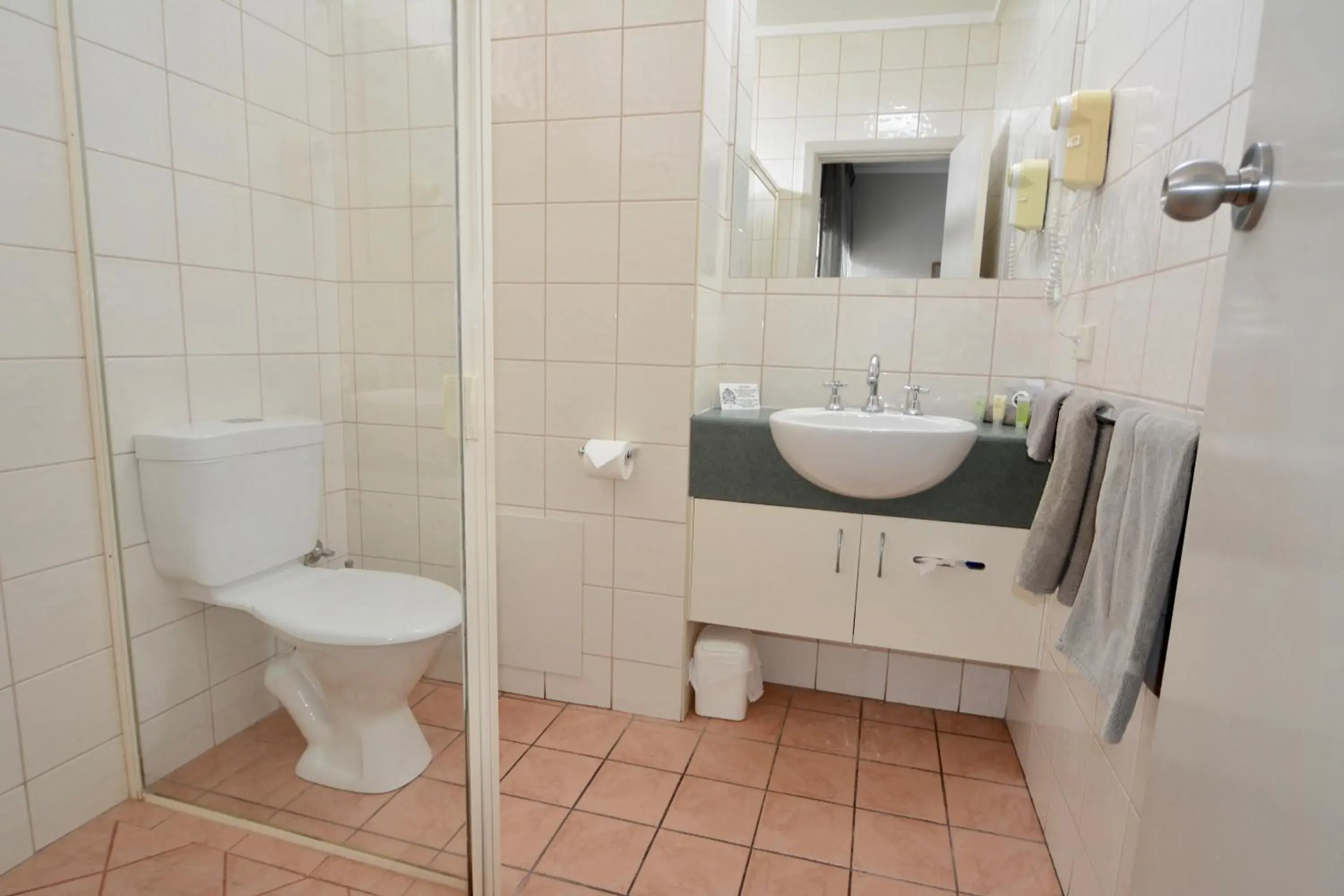 Standard Twin Room in Barclay On View Standard Twin Room in Barclay On View