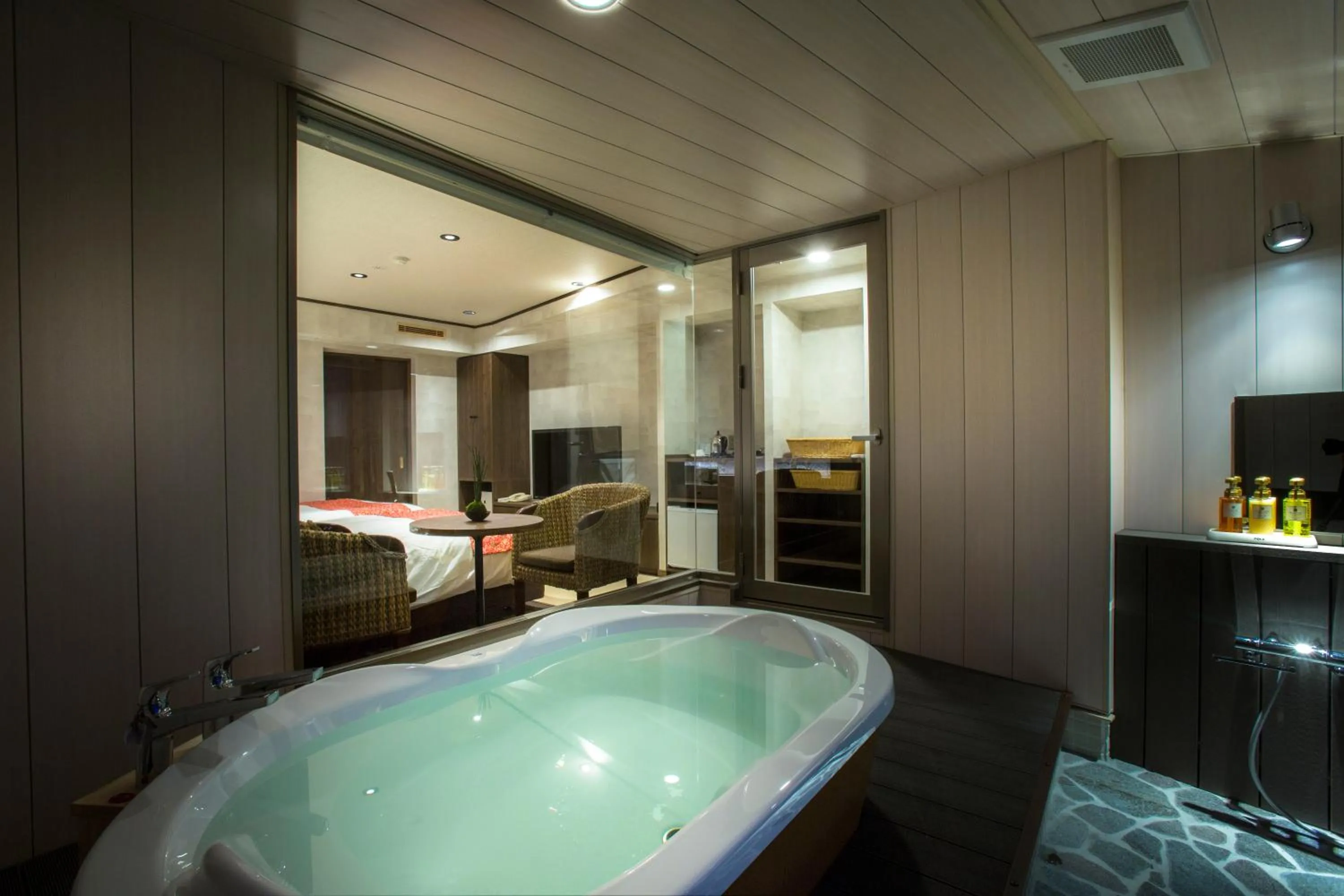 Hot Spring Bath in Yuyado Ichibanchi