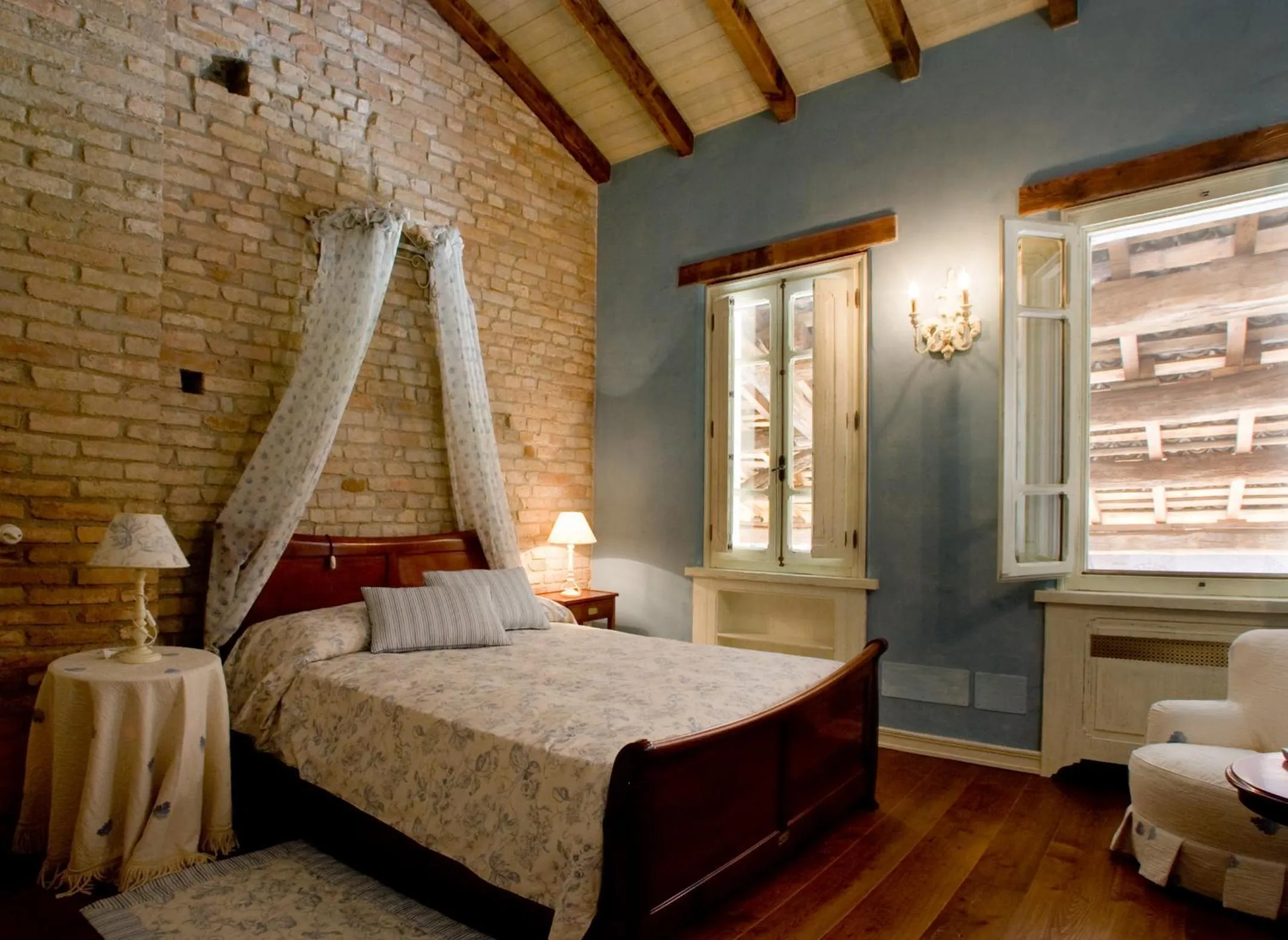 Photo of the whole room, Bed in Hospitale I Mori