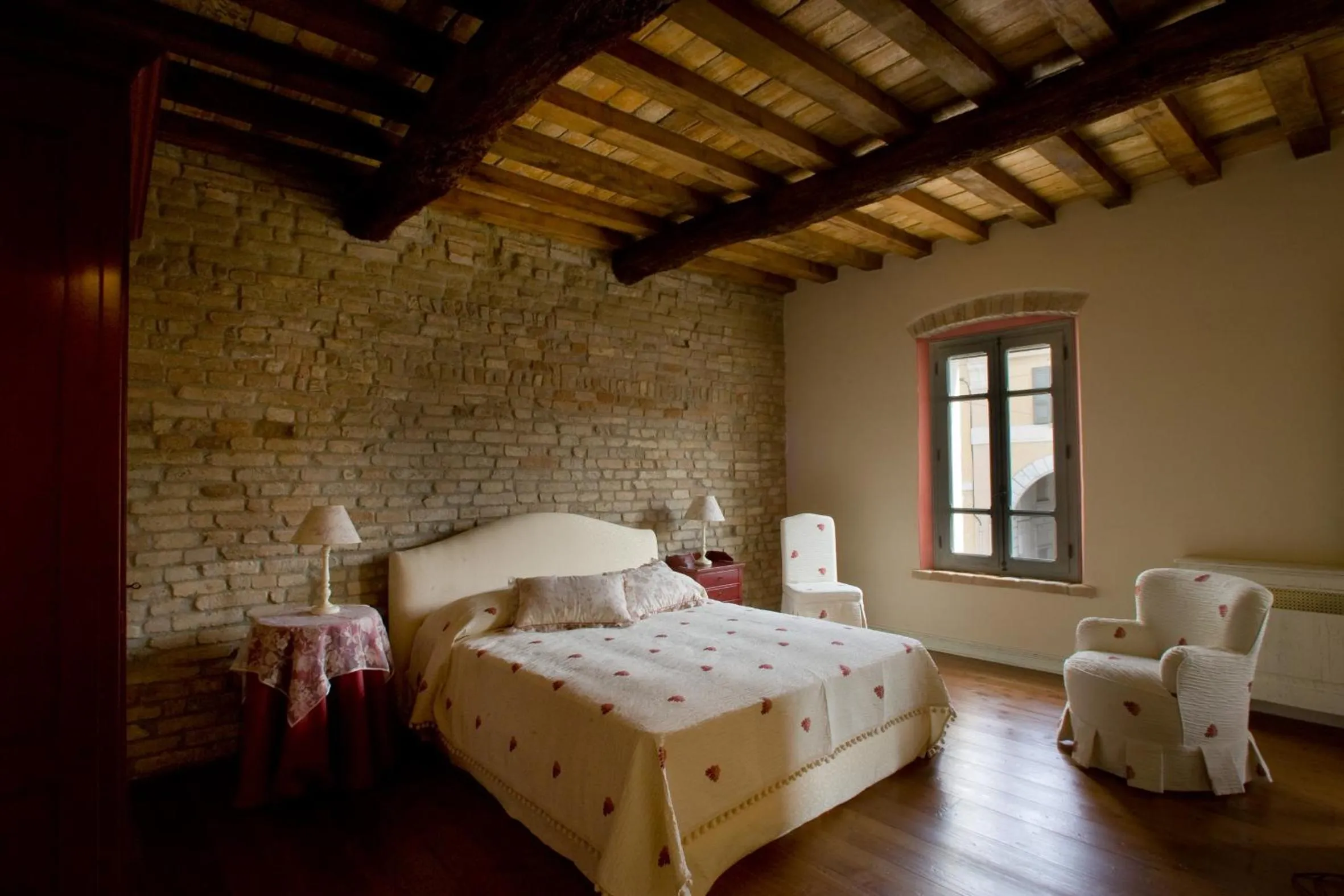 Photo of the whole room, Bed in Hospitale I Mori