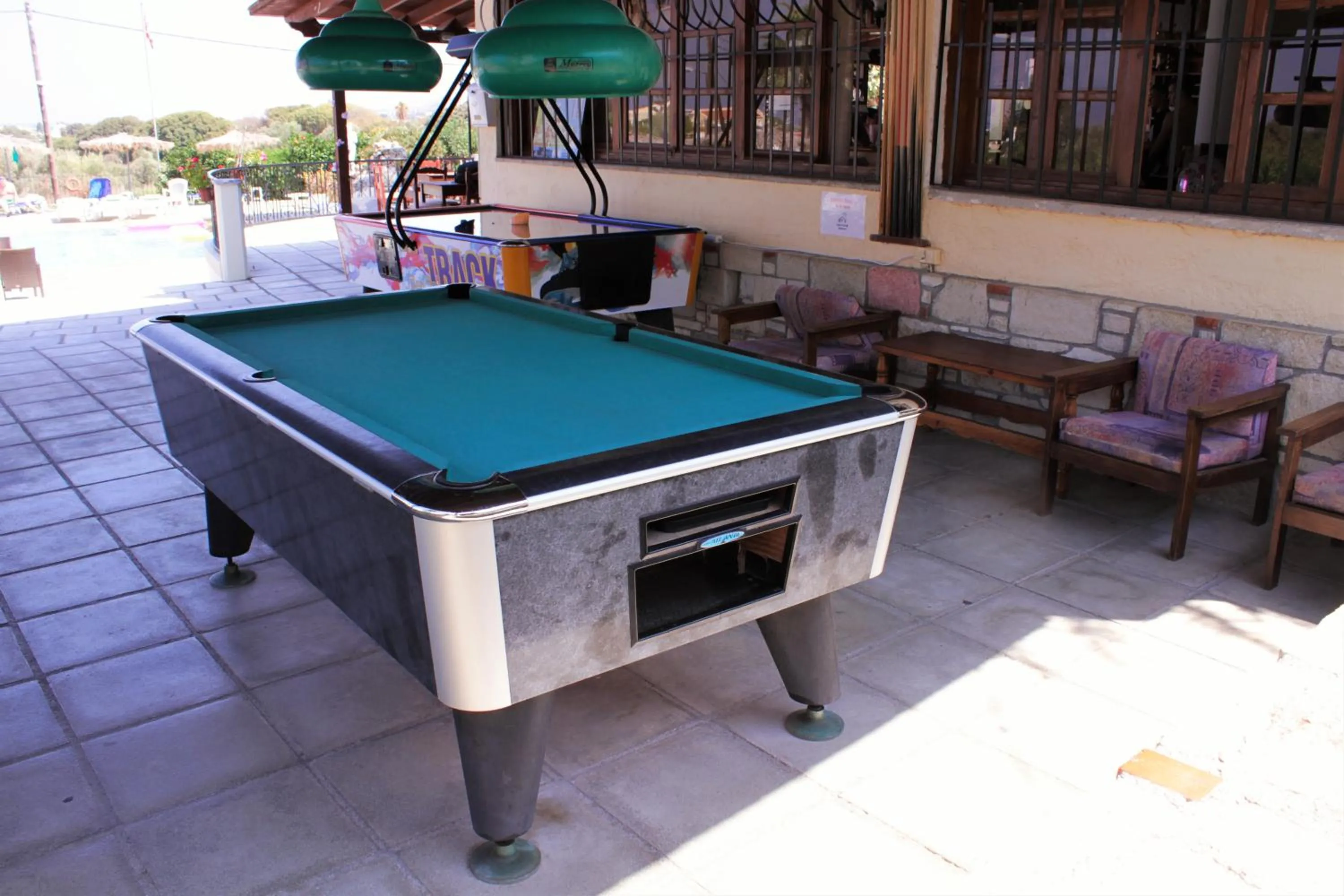 Restaurant/places to eat in Ampavris Family Apartments