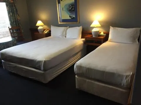 Bedroom, Bed in The Clifton Motel