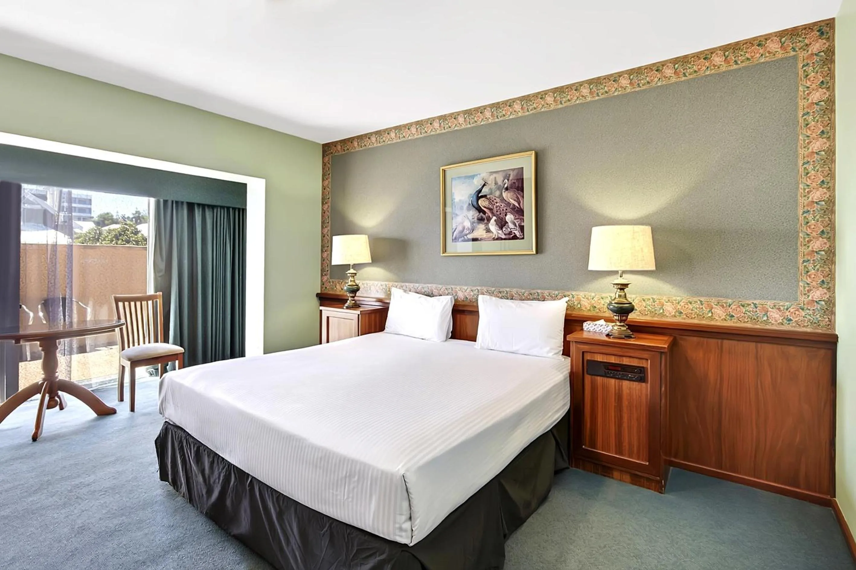 Bedroom, Bed in The Clifton Motel