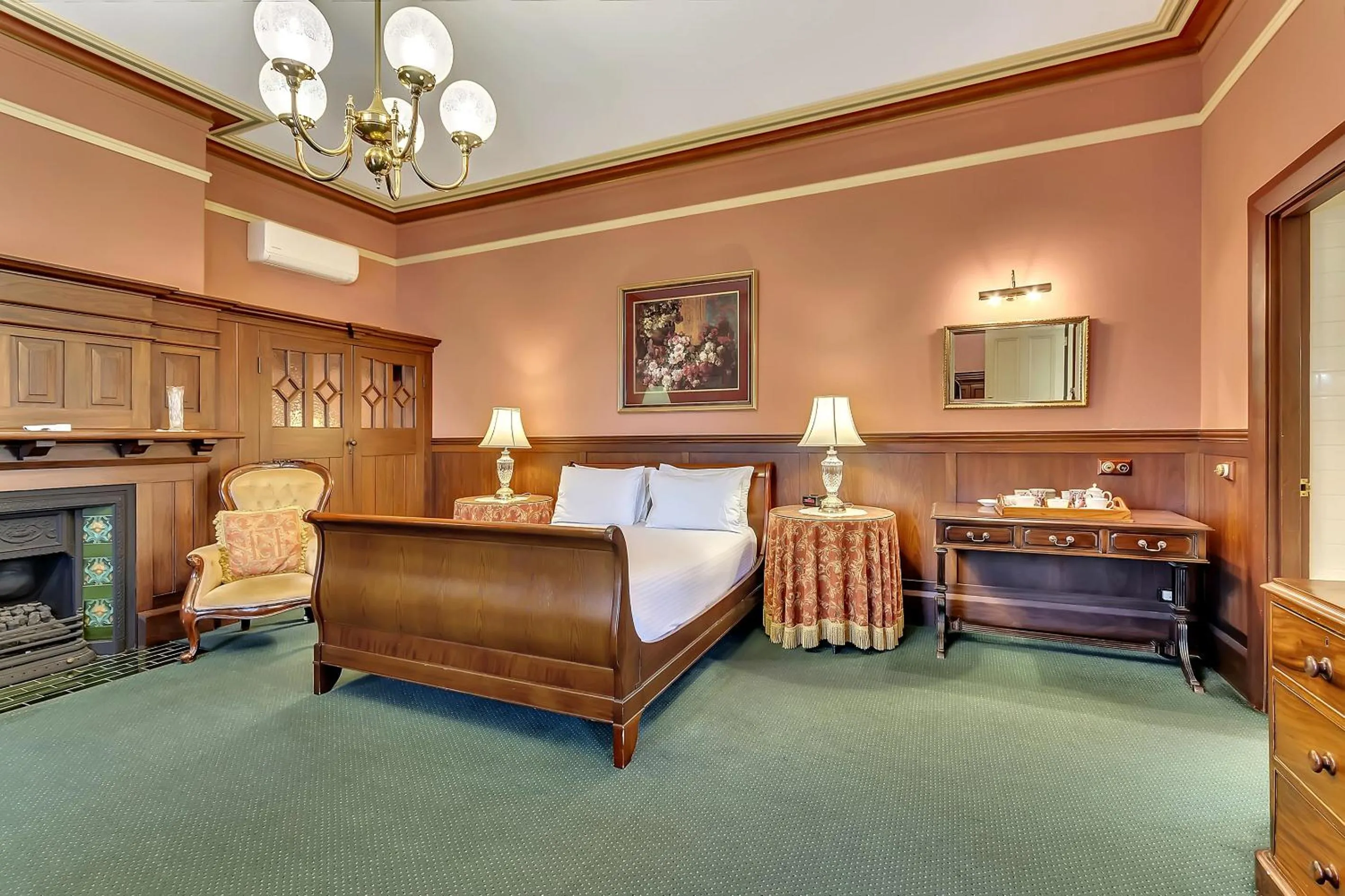 Bedroom in The Clifton Motel