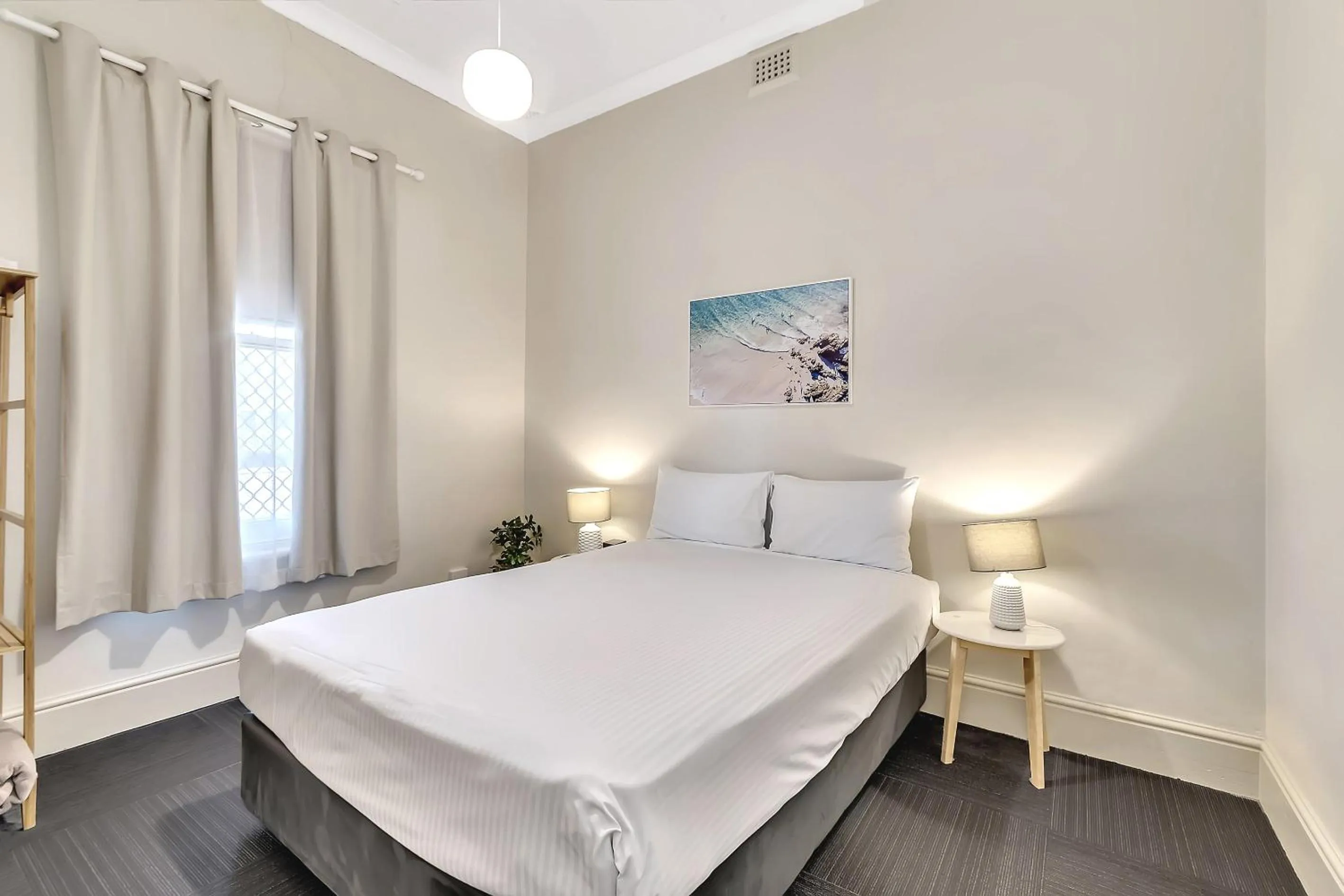 Bedroom, Bed in The Clifton Motel