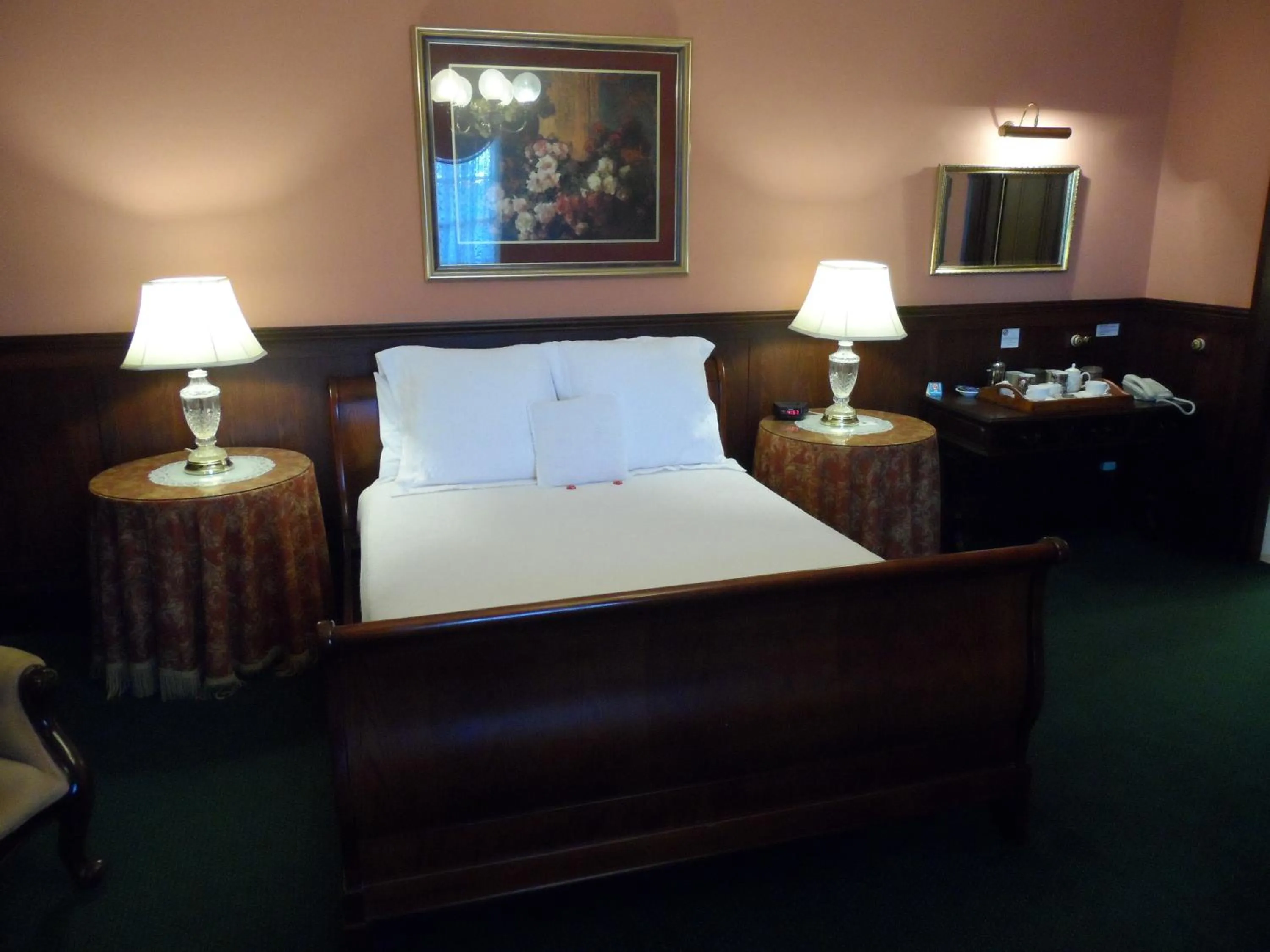 Bed in The Clifton Motel