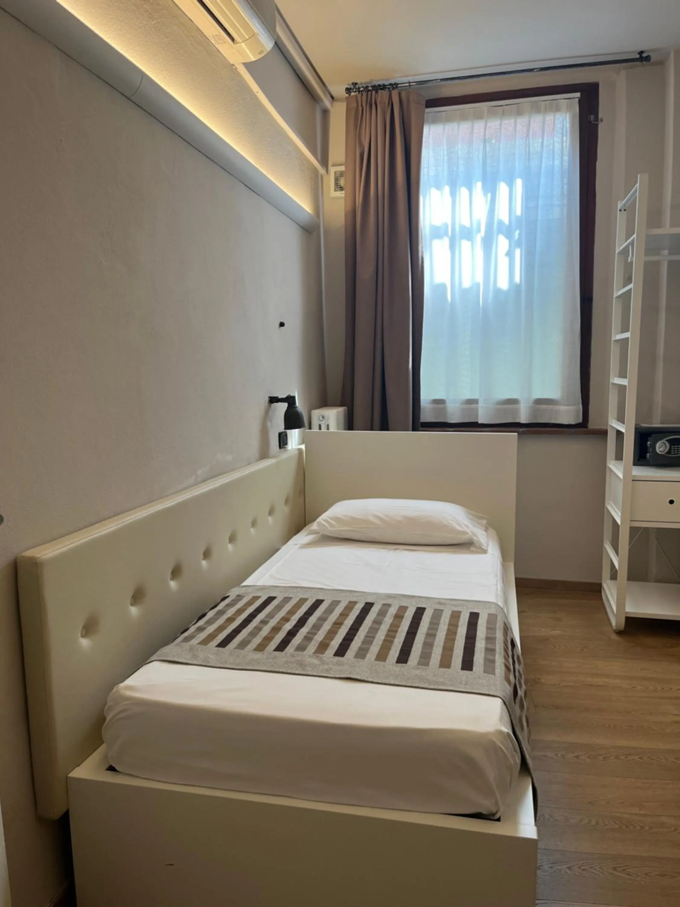 Bedroom, Bed in Antico Residence, MantegnaHotels