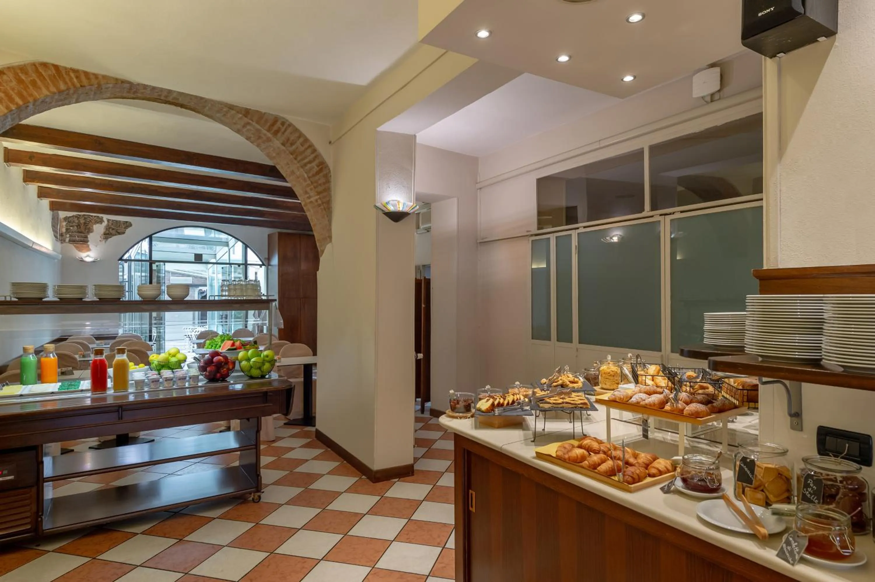 Buffet breakfast in Antico Residence, MantegnaHotels