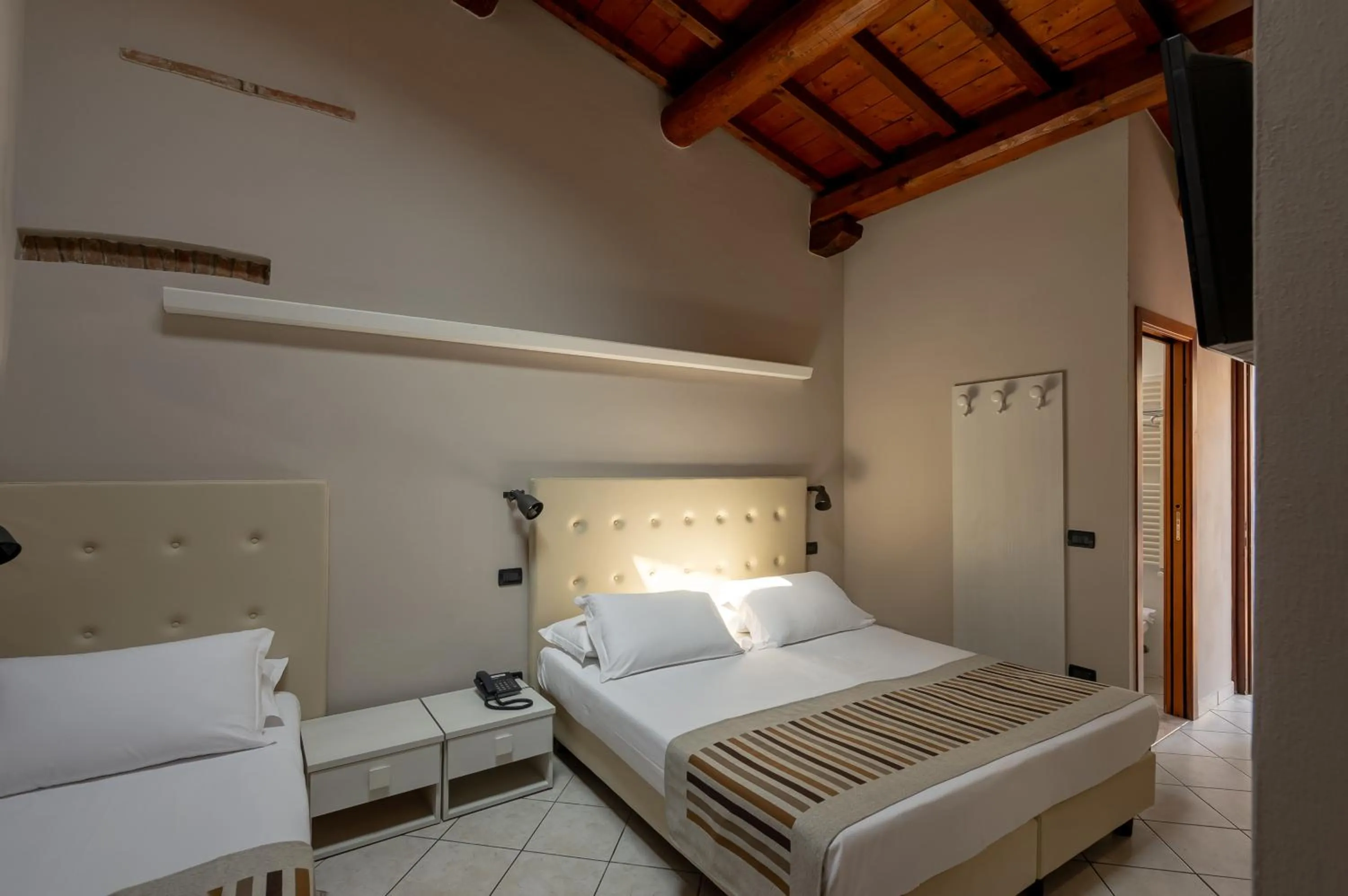 Bedroom, Bed in Antico Residence, MantegnaHotels