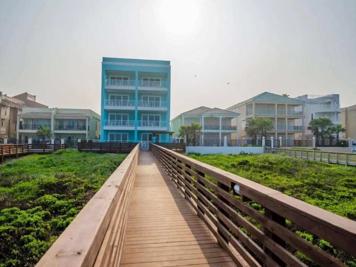 5 BEDROOM BEACHFRONT CONDO - 4th Floor