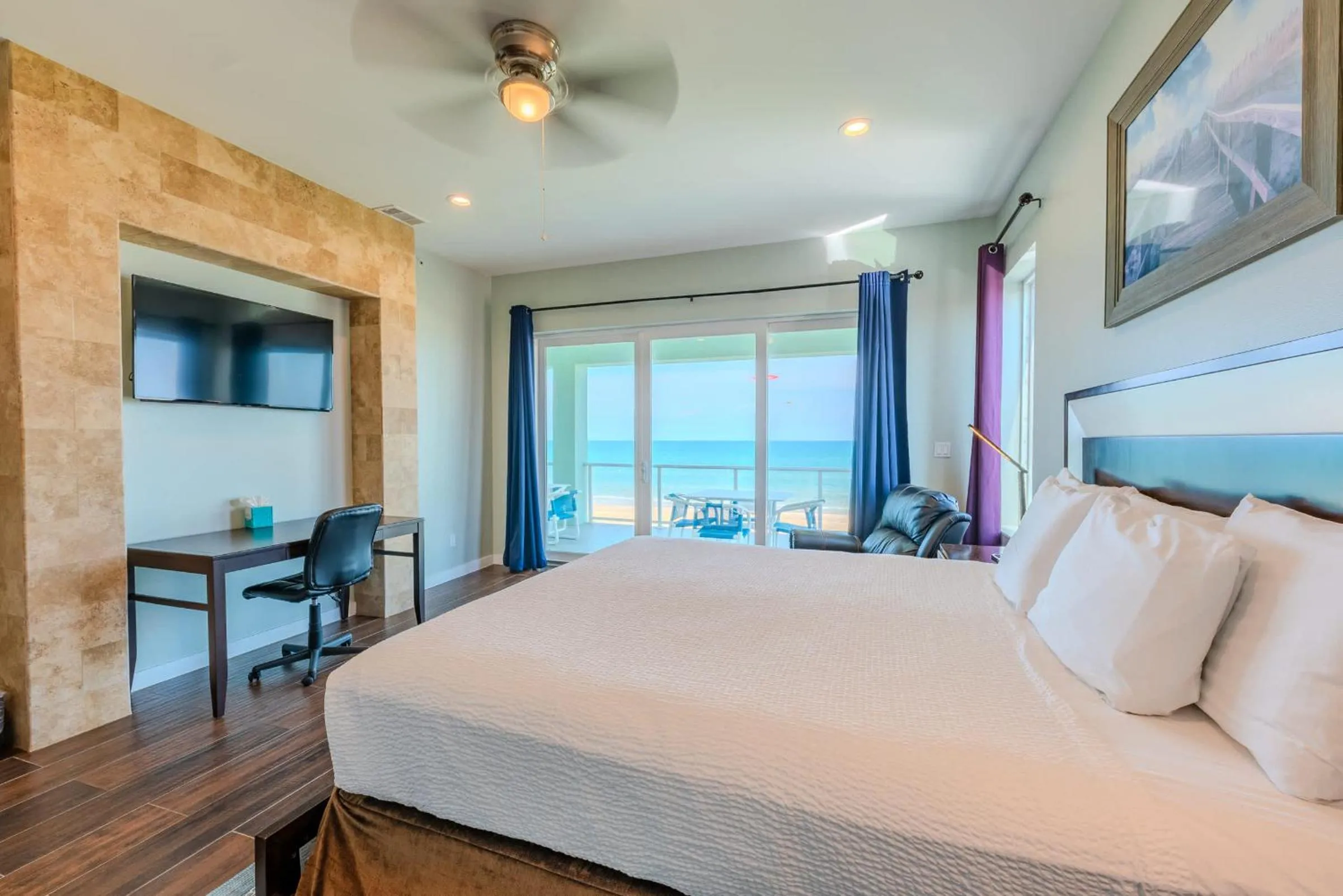 Bed in 5 BEDROOM BEACHFRONT CONDO - 4th Floor
