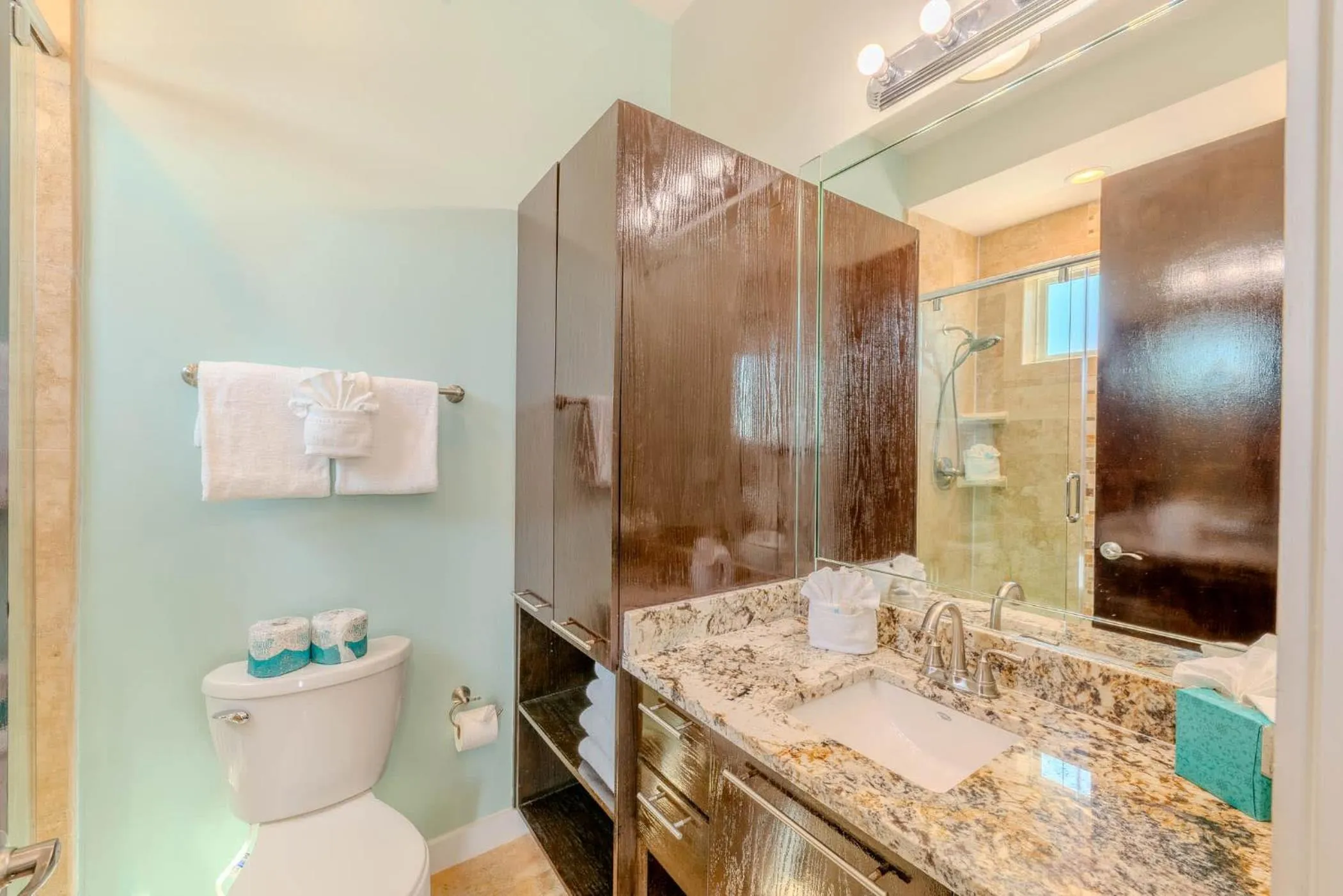 5 BEDROOM BEACHFRONT CONDO - 4th Floor