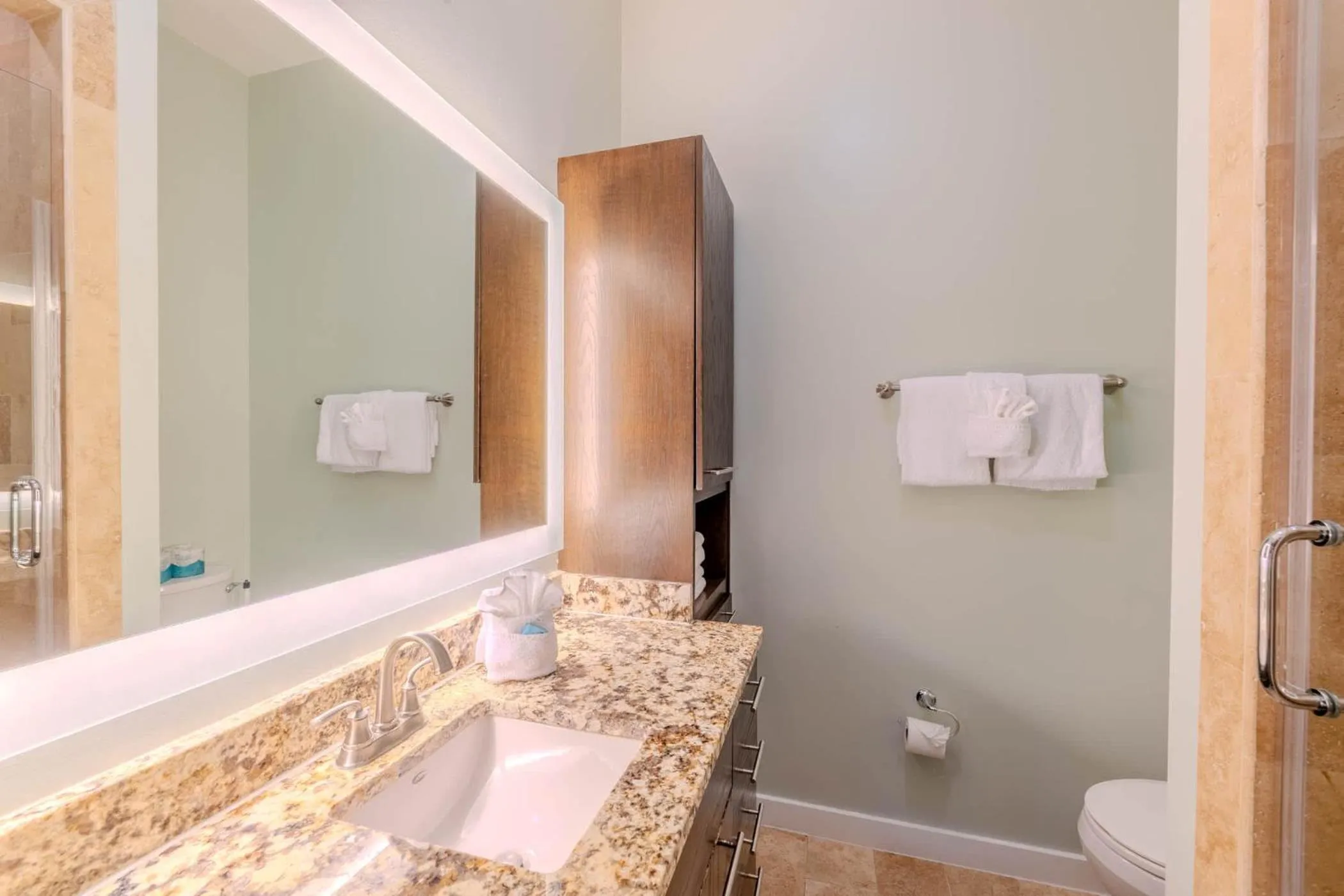 5 BEDROOM BEACHFRONT CONDO - 4th Floor