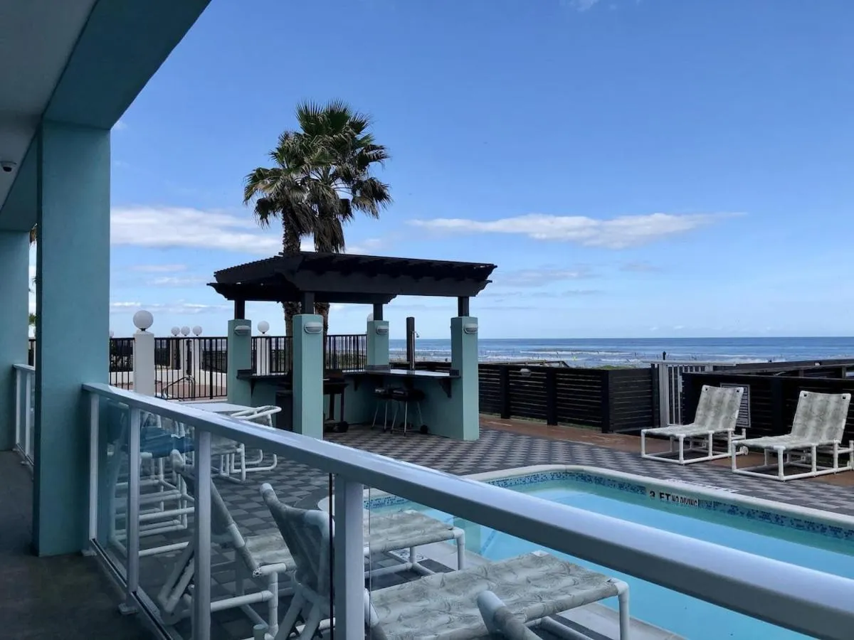 5 BEDROOM BEACHFRONT CONDO - 4th Floor