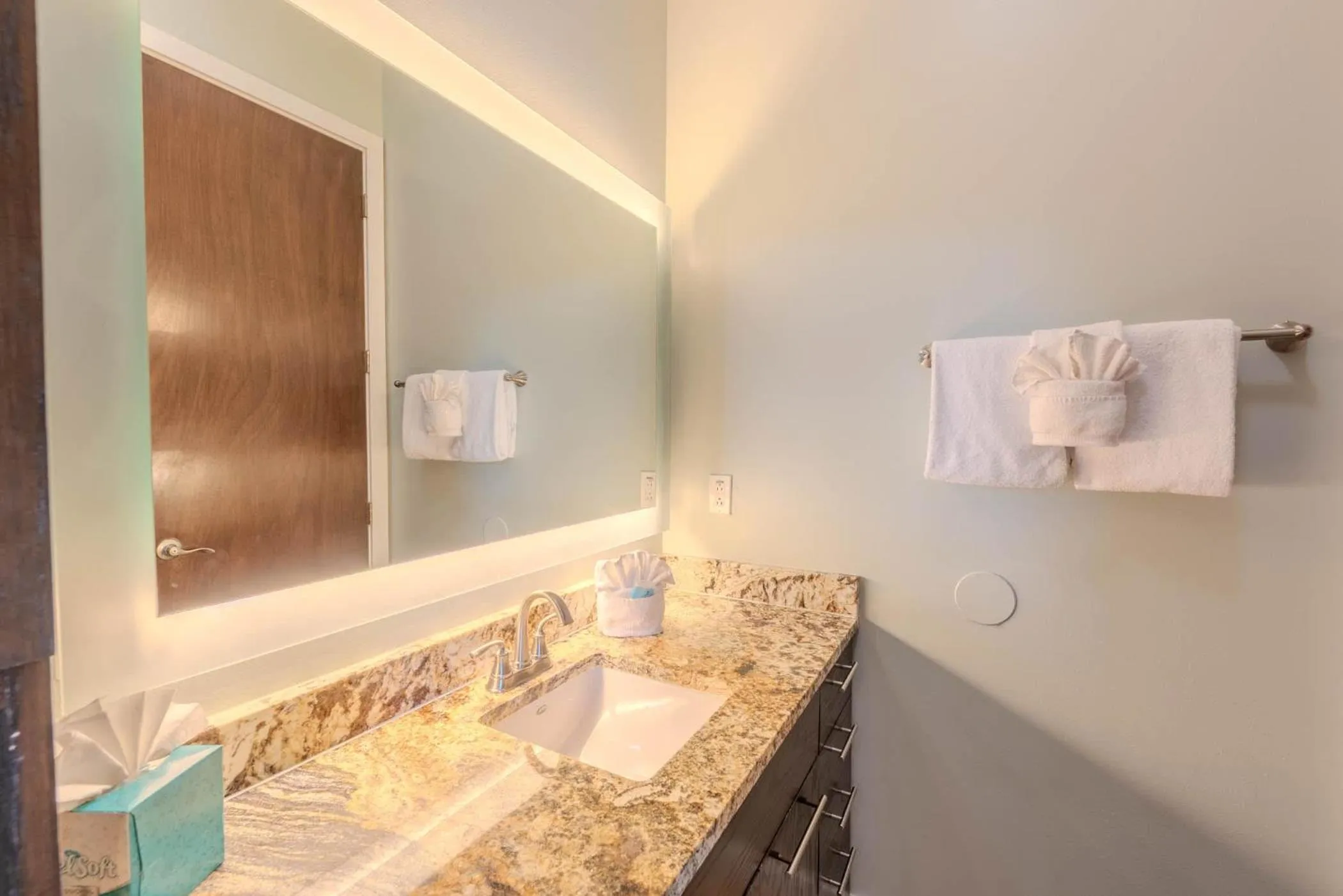 5 BEDROOM BEACHFRONT CONDO - 4th Floor