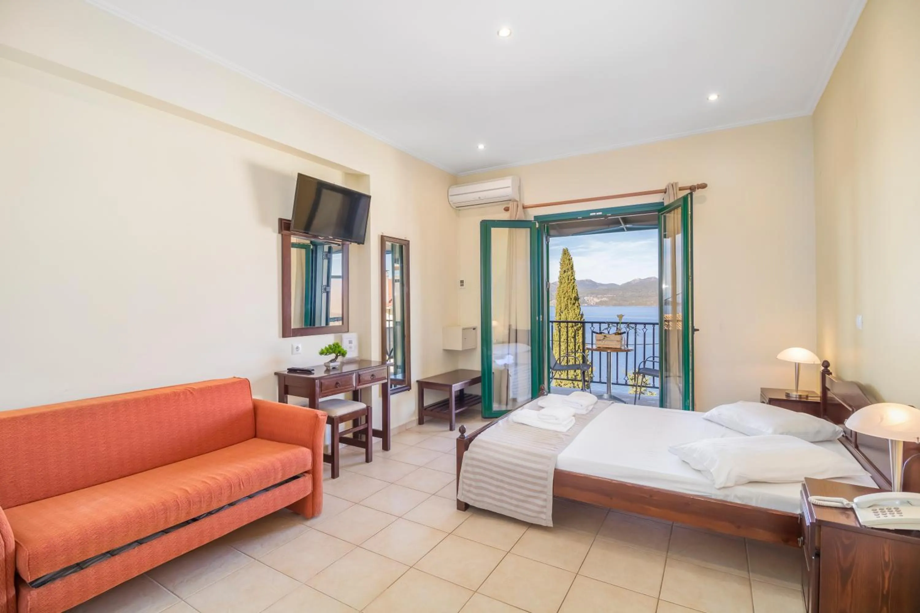 View (from property/room), Bed in Vergina Star Hotel