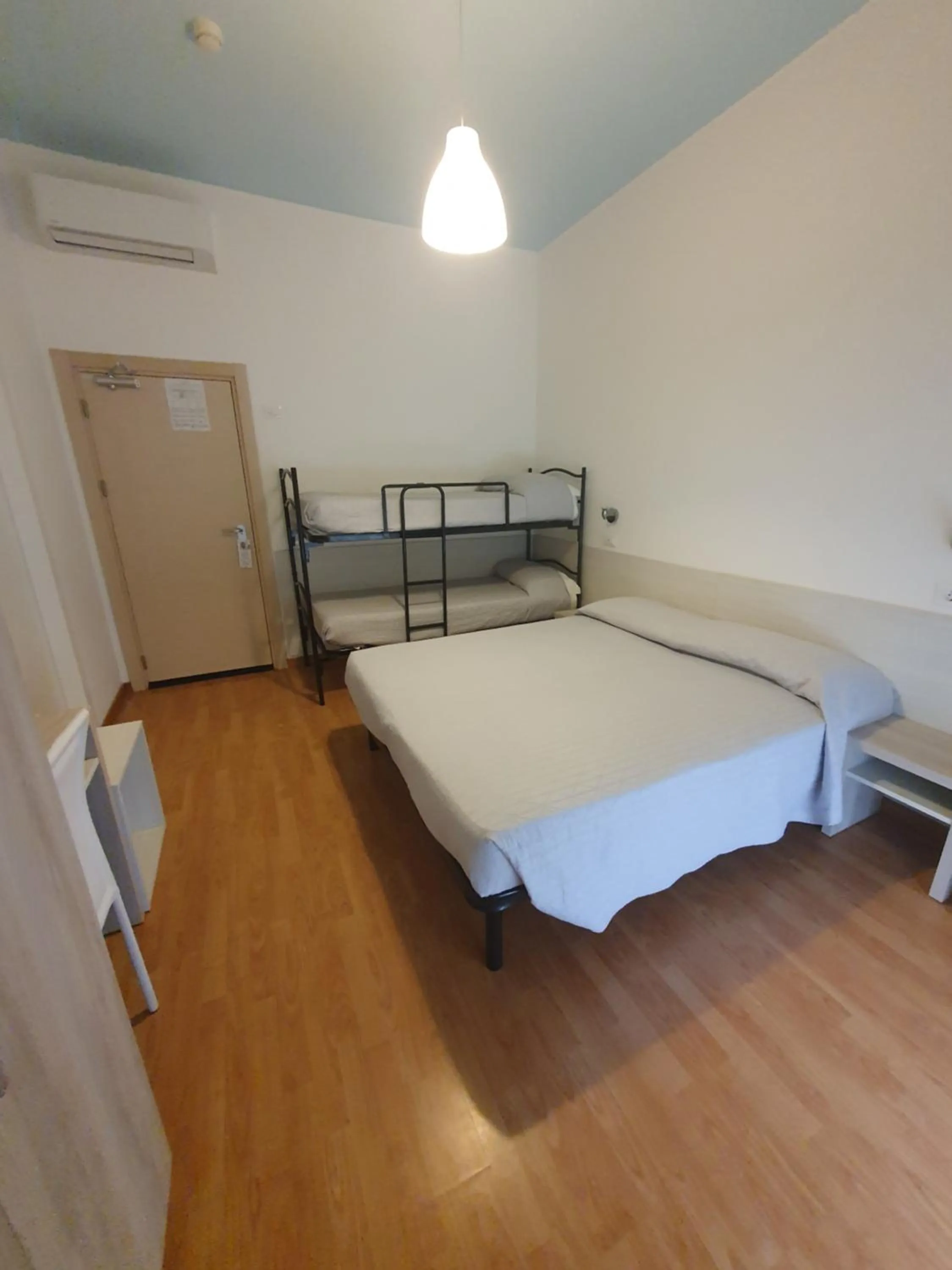 Bedroom, Bed in Hotel Kursaal