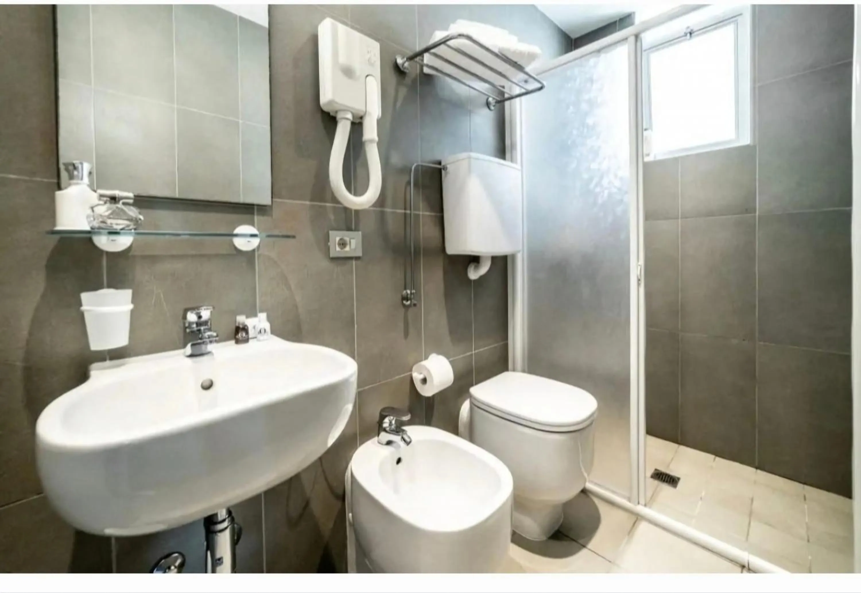 Shower, Bathroom in Hotel Kursaal