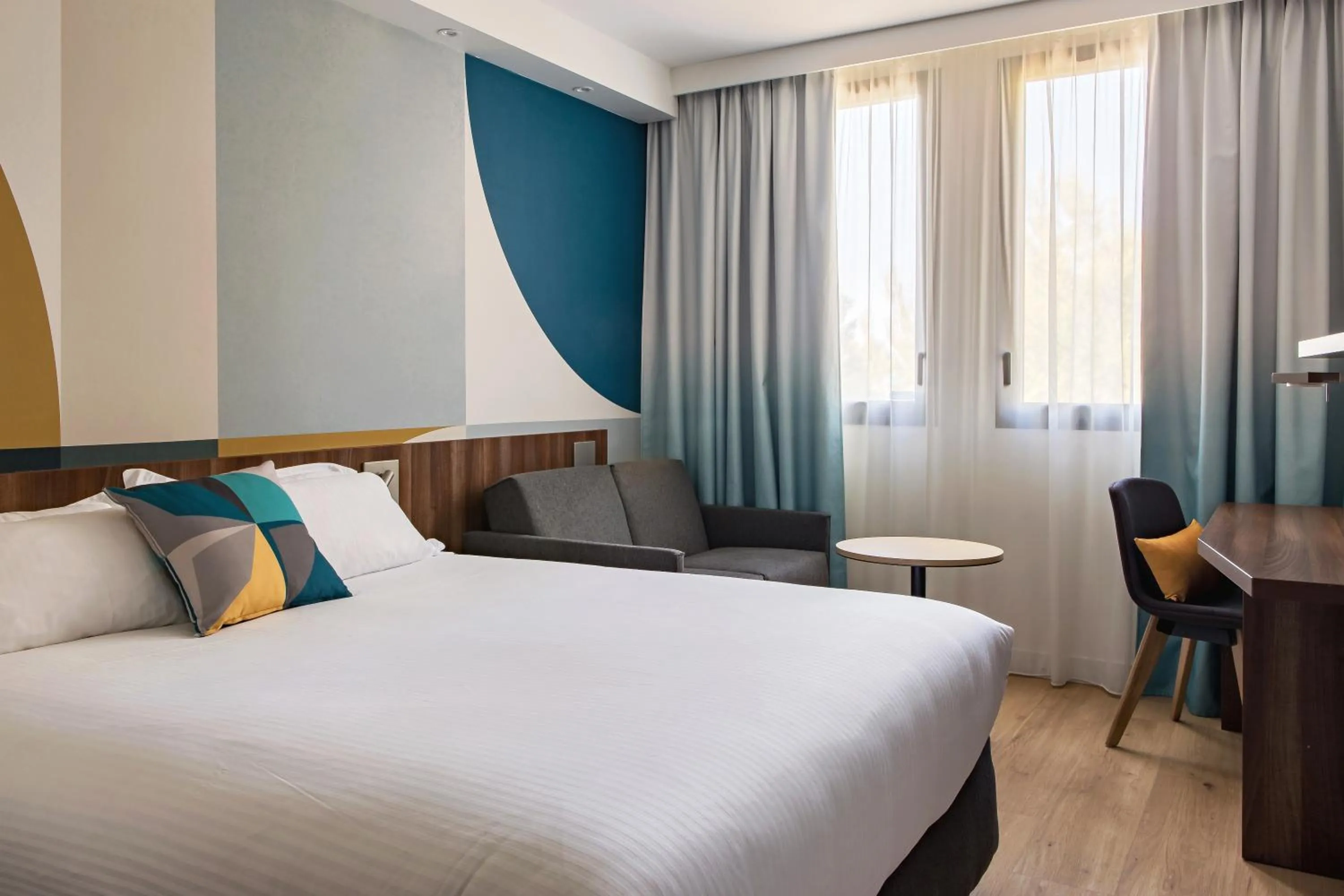 Photo of the whole room, Bed in Holiday Inn - Marseille Airport by IHG