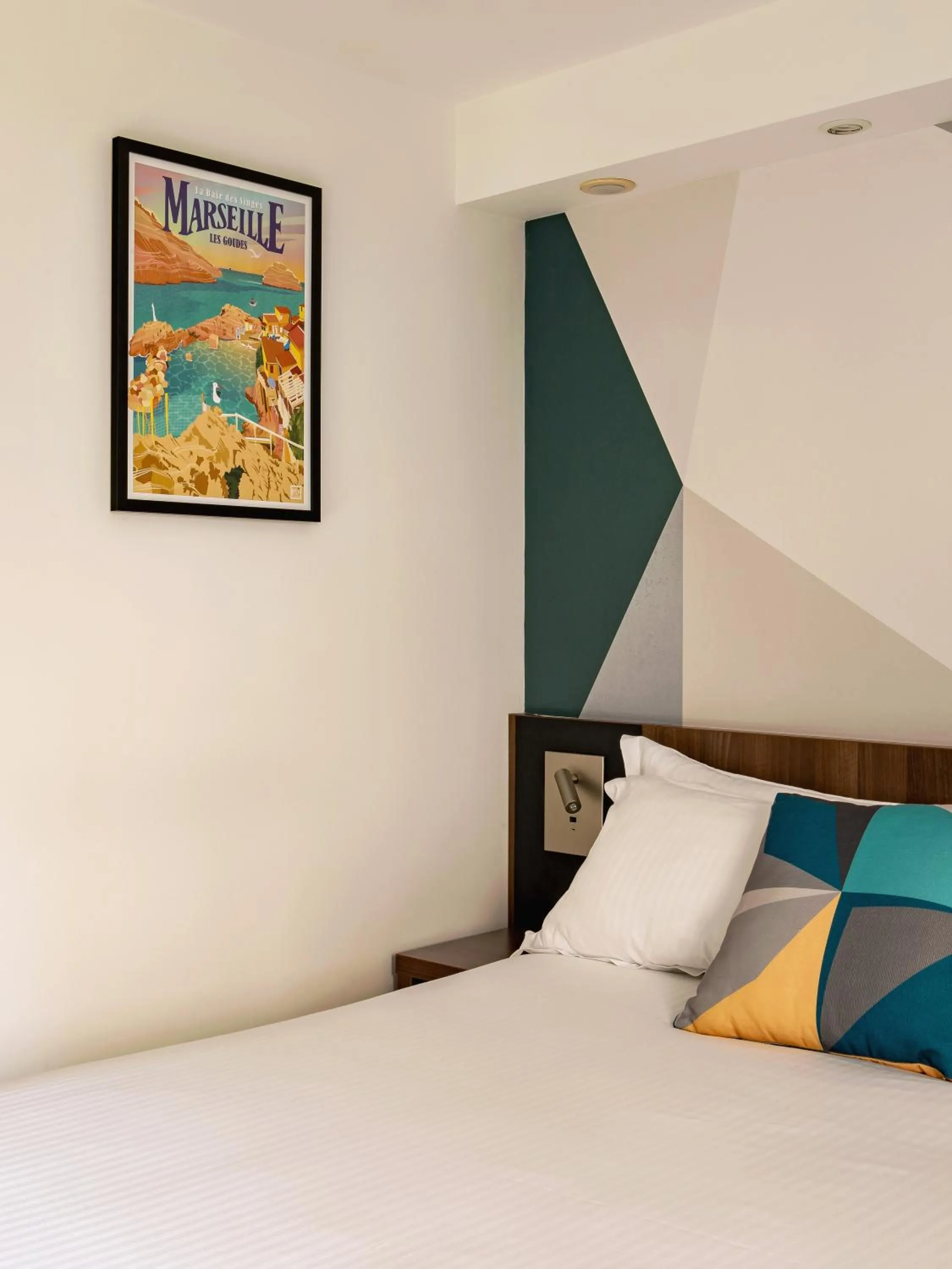 Photo of the whole room, Bed in Holiday Inn - Marseille Airport by IHG