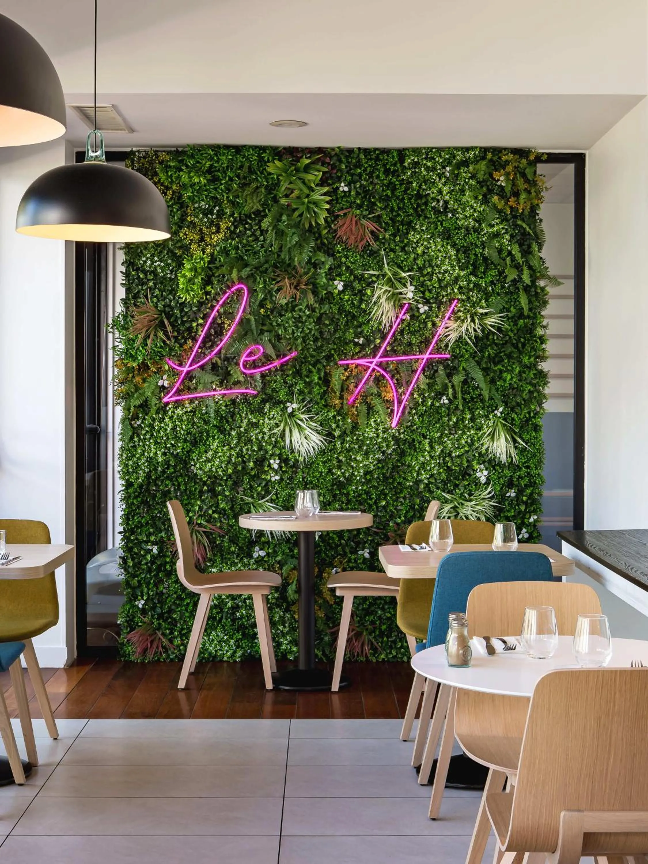 Restaurant/places to eat in Holiday Inn - Marseille Airport by IHG