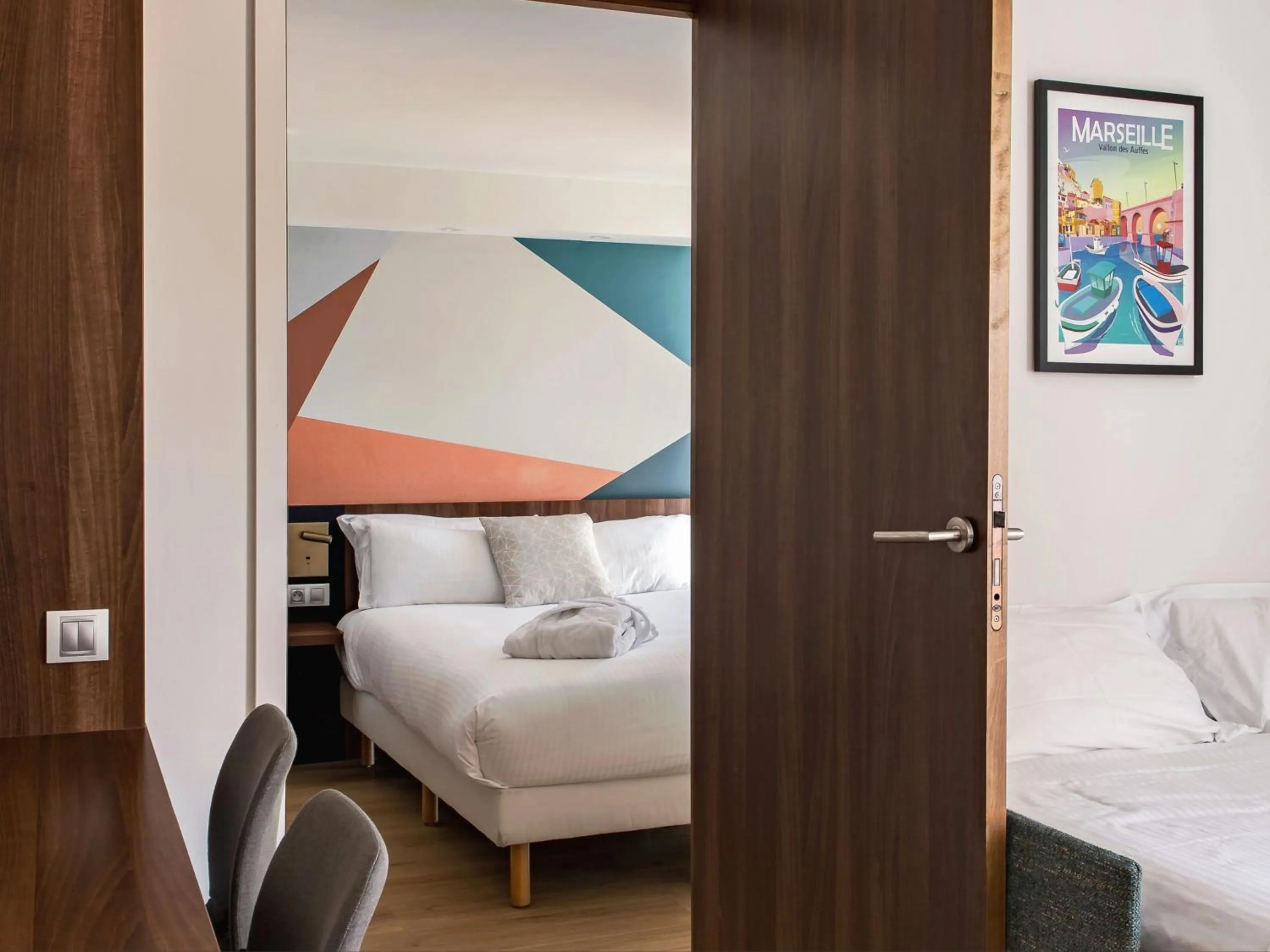 Photo of the whole room, Bed in Holiday Inn - Marseille Airport by IHG