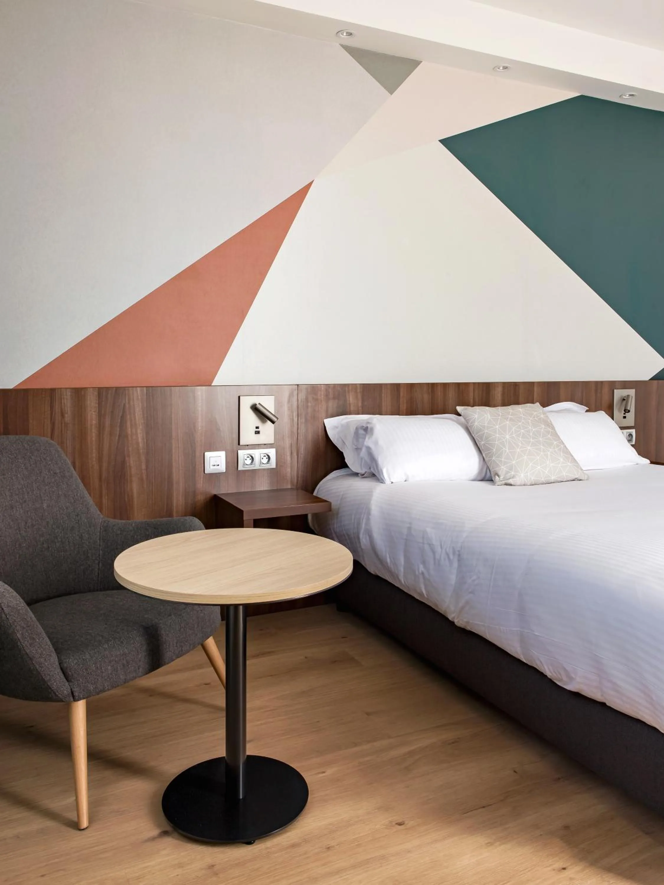 Photo of the whole room, Bed in Holiday Inn - Marseille Airport by IHG