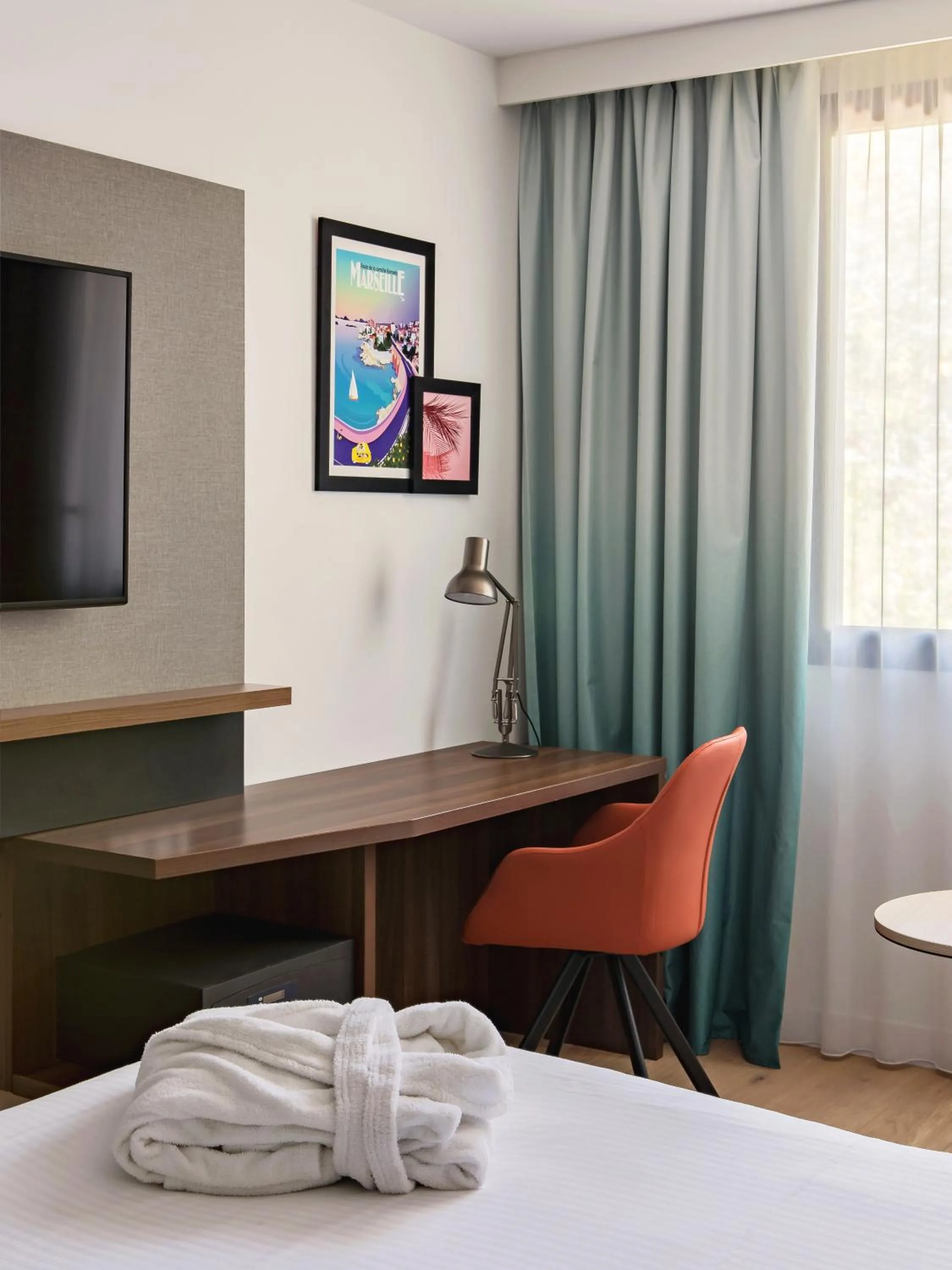 Photo of the whole room, Bed in Holiday Inn - Marseille Airport by IHG