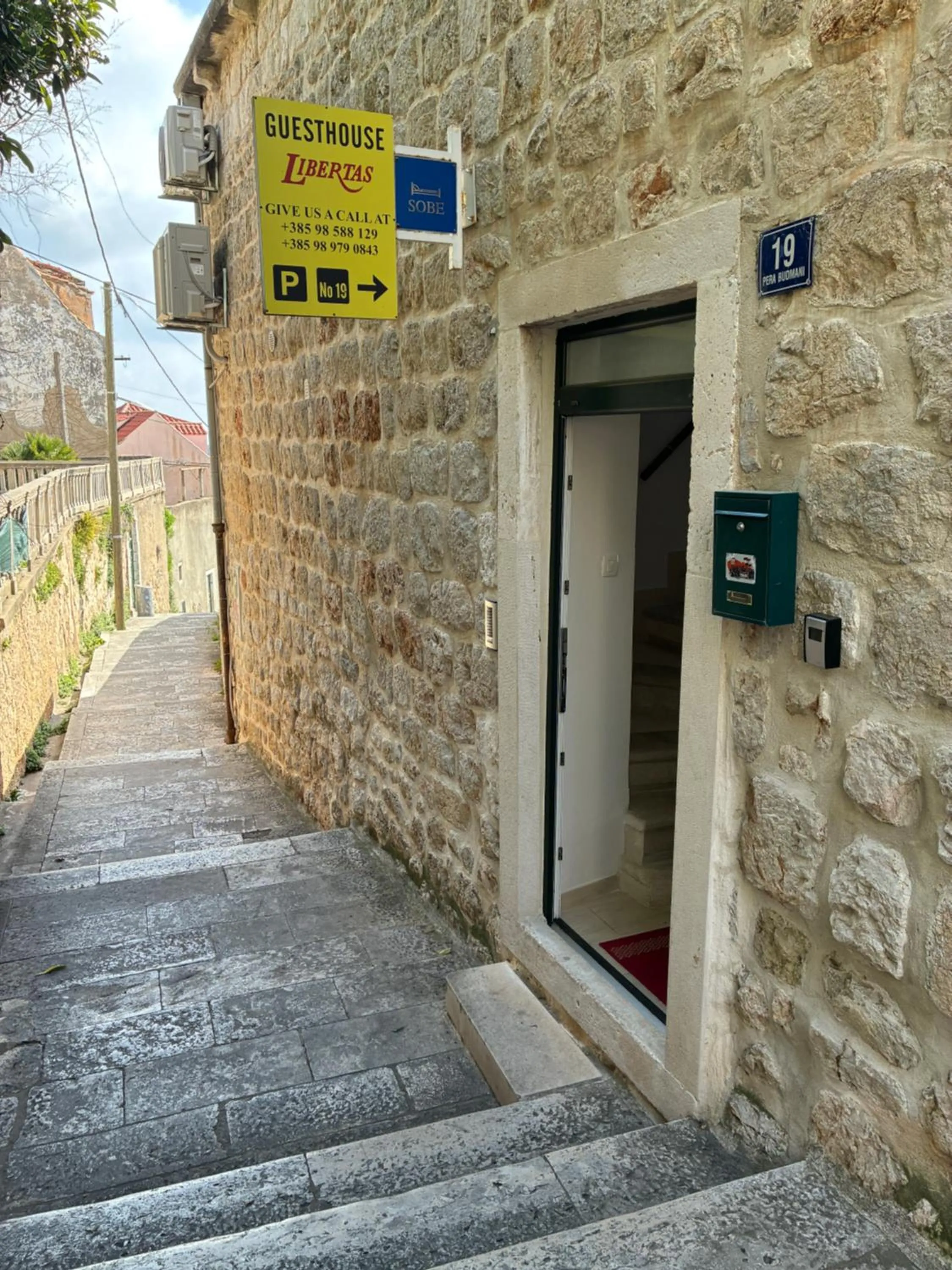 Facade/entrance in guesthouse Libertas