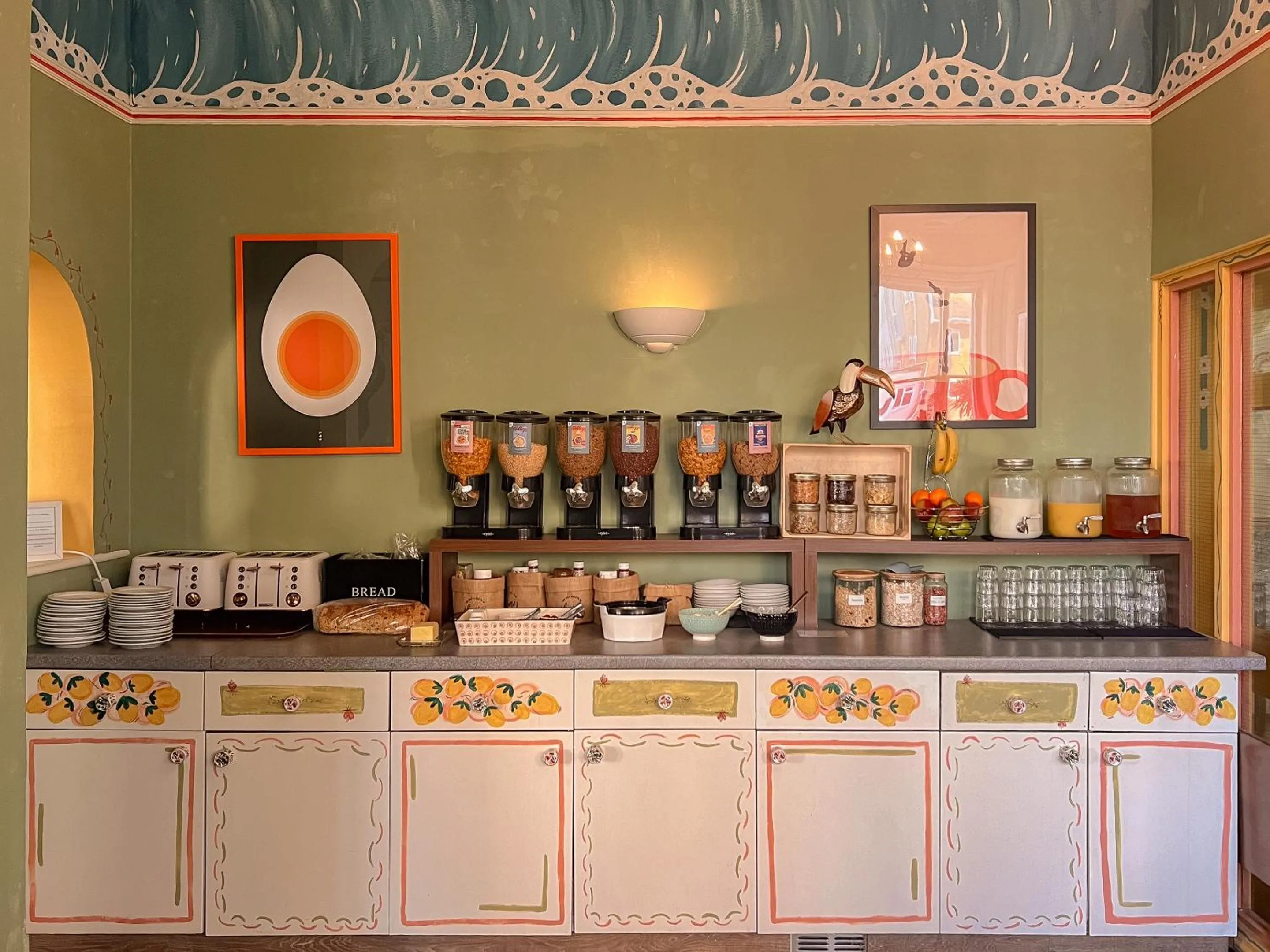 Dining area in The Sheldon B&B - FREE private parking