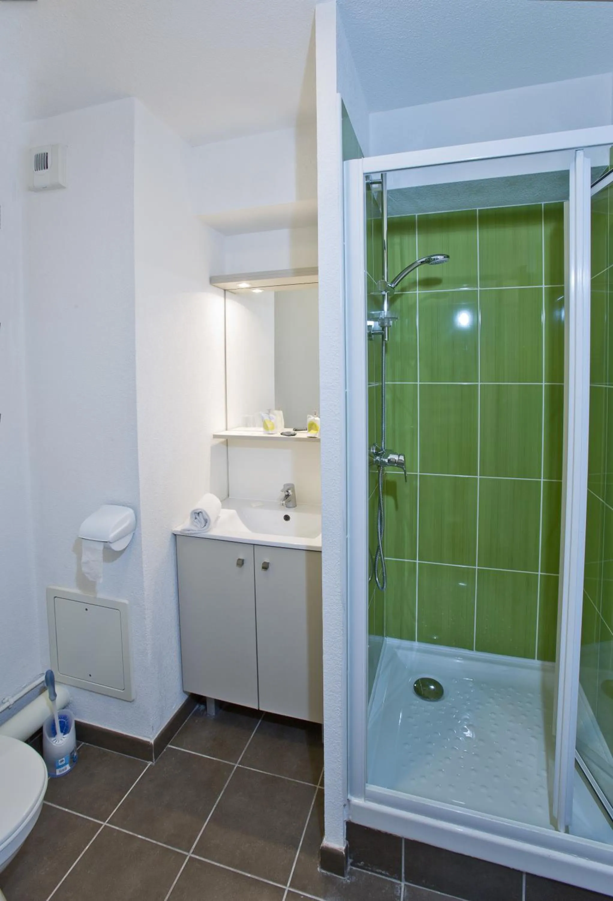 Bathroom in All Suites Appart Hôtel - Dunkerque Centre