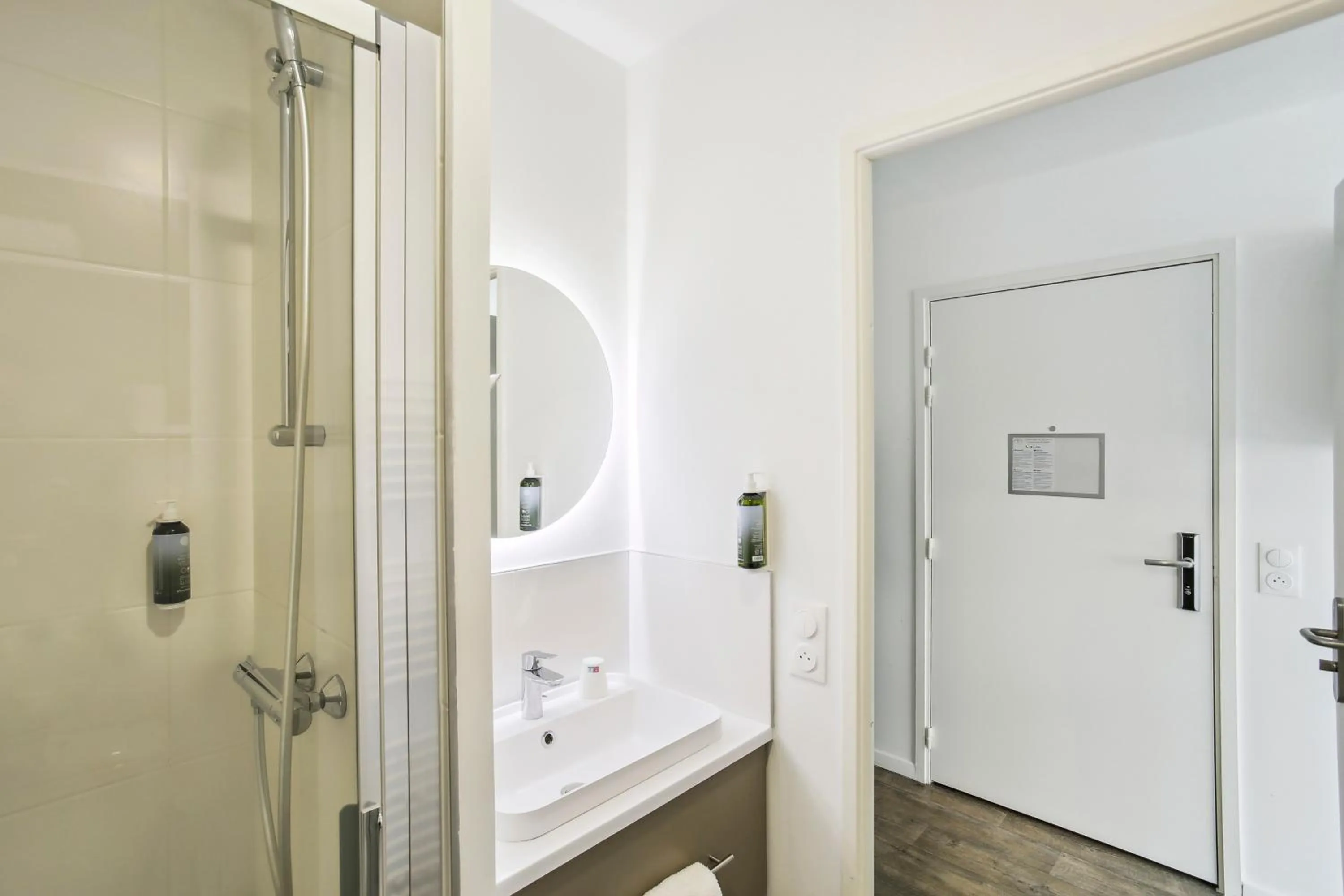 Shower in All Suites Appart Hôtel - Dunkerque Centre