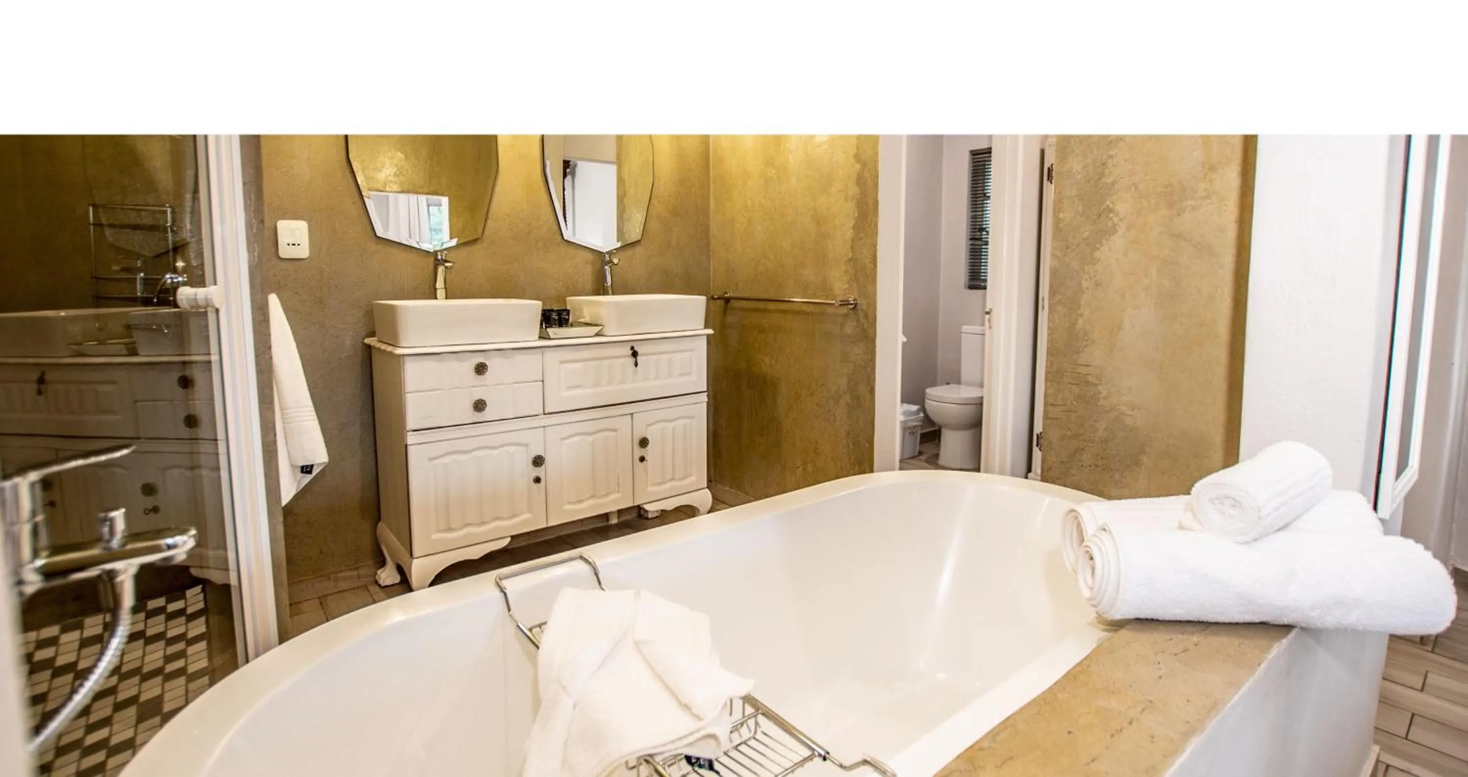 Bath, Bathroom in Ingwenyama Conference & Sports Resort