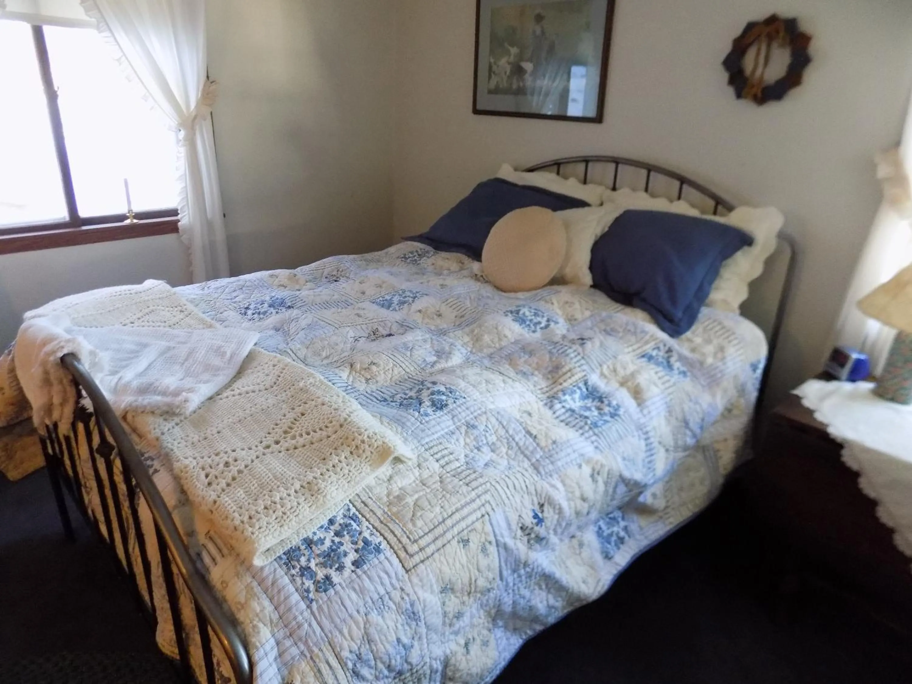 Queen Room with Sea View in StoneWall House