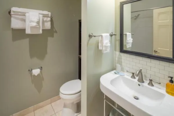 Bathroom in Three Arch Inn