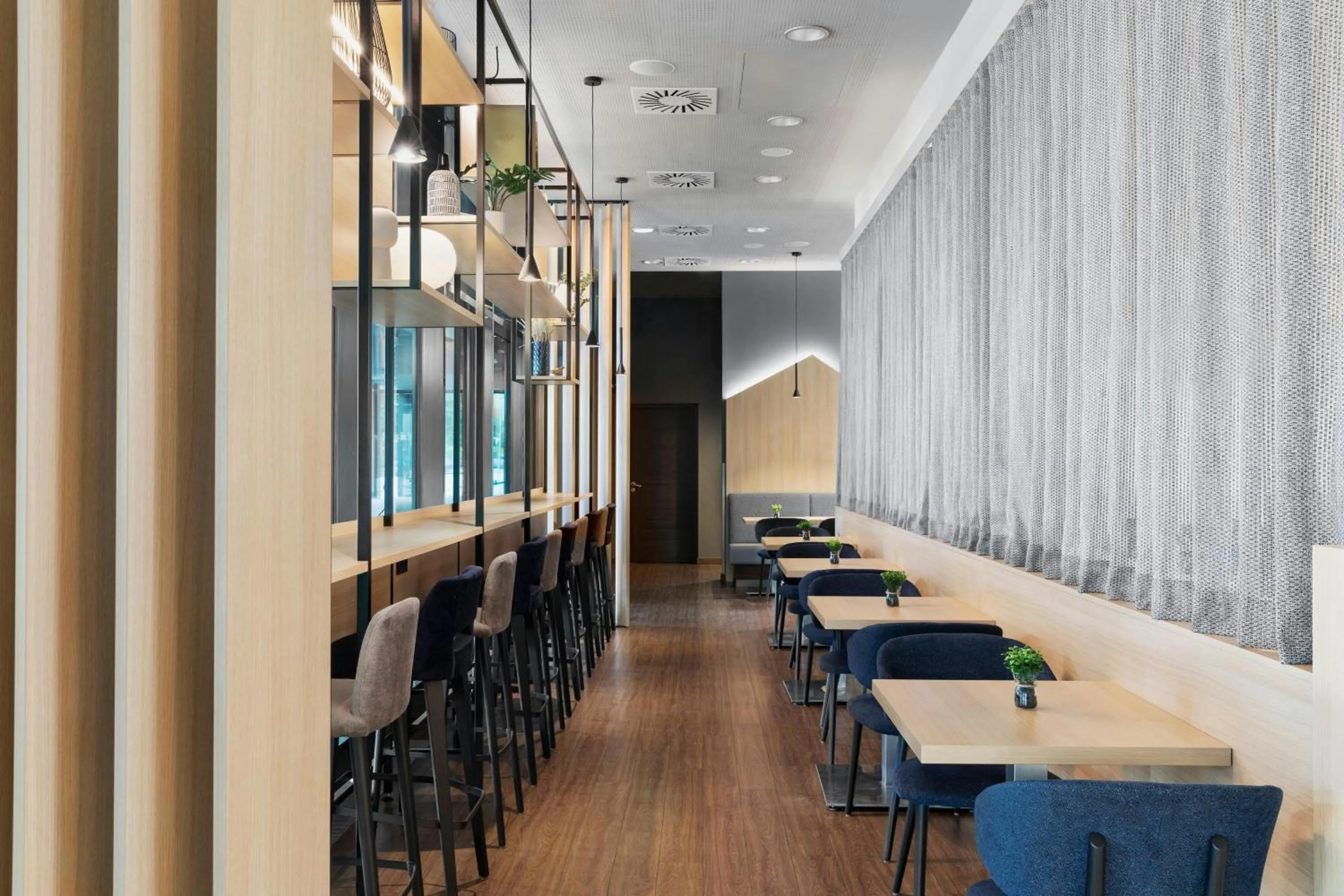Lounge or bar in Courtyard by Marriott Munich City East