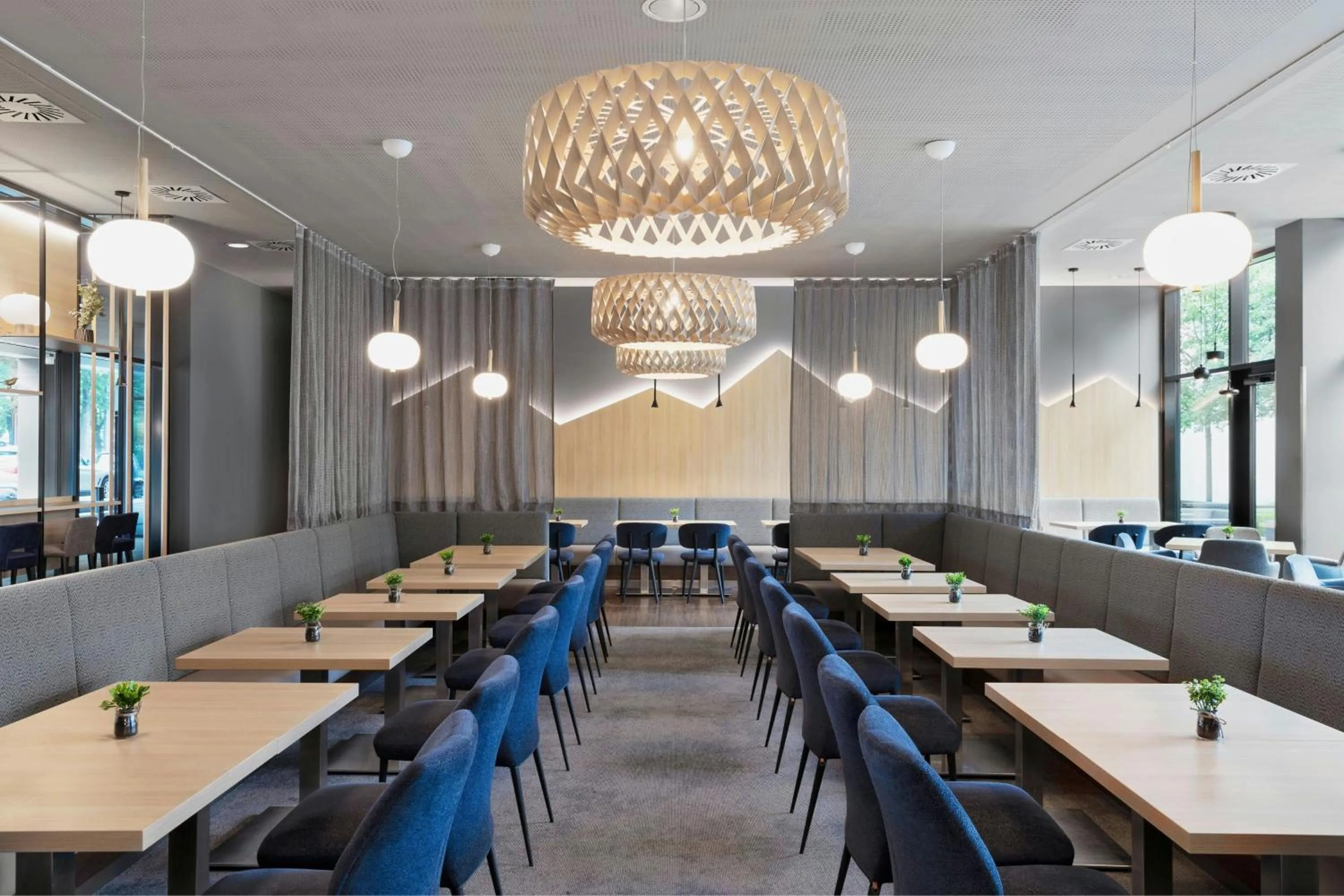 Lounge or bar in Courtyard by Marriott Munich City East