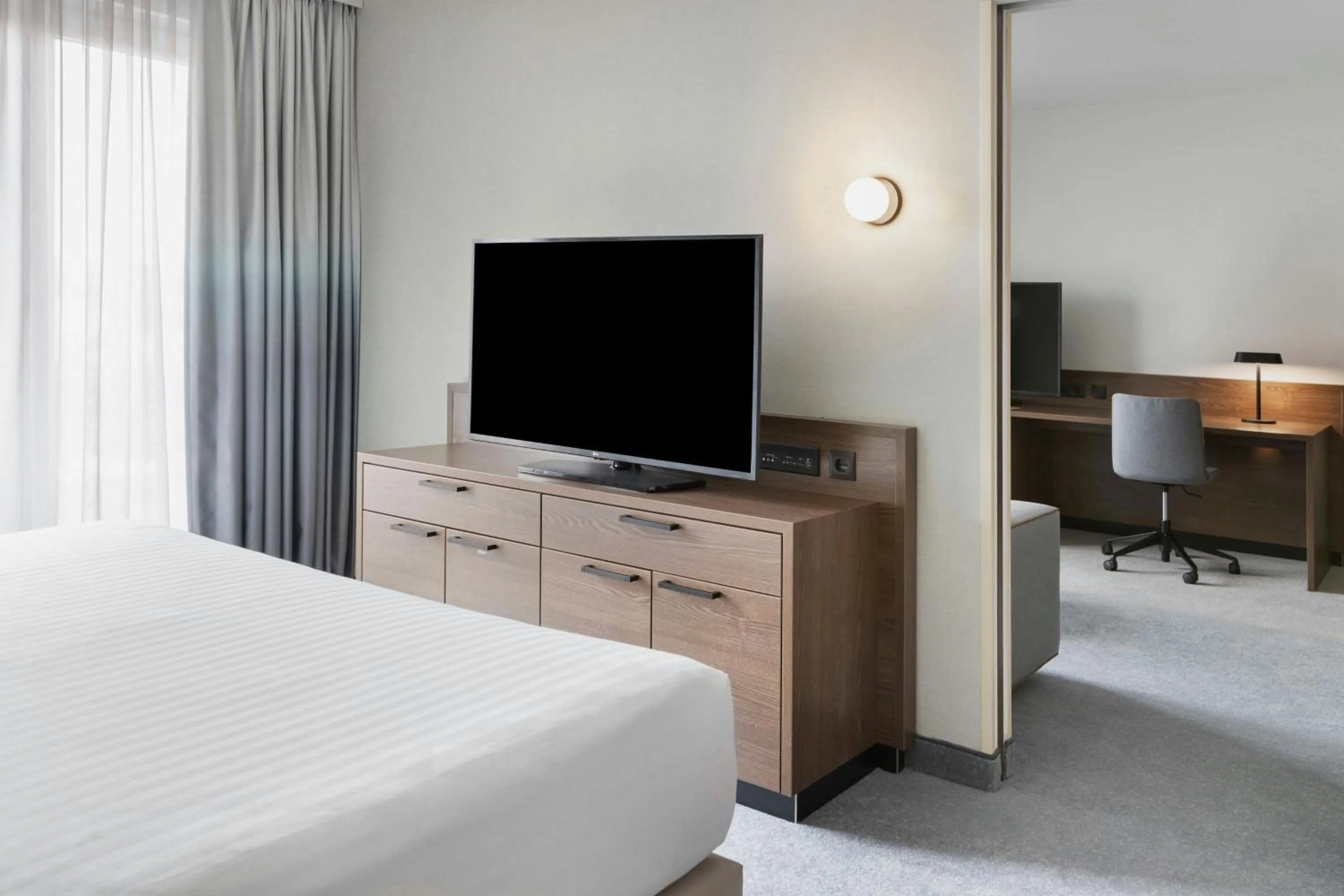 Bedroom, Bed in Courtyard by Marriott Munich City East