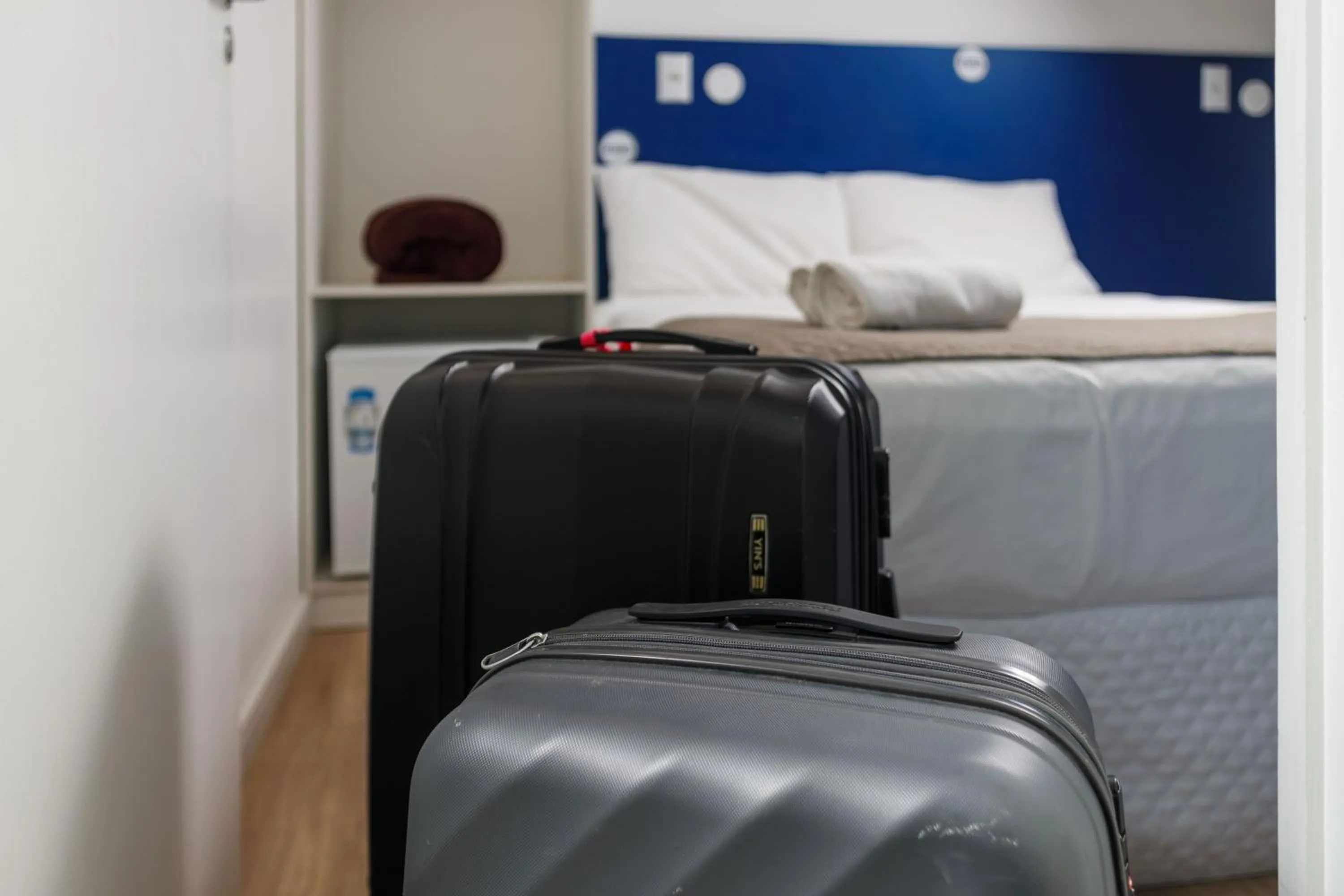 Photo of the whole room, Bed in Zuza Slim Suítes