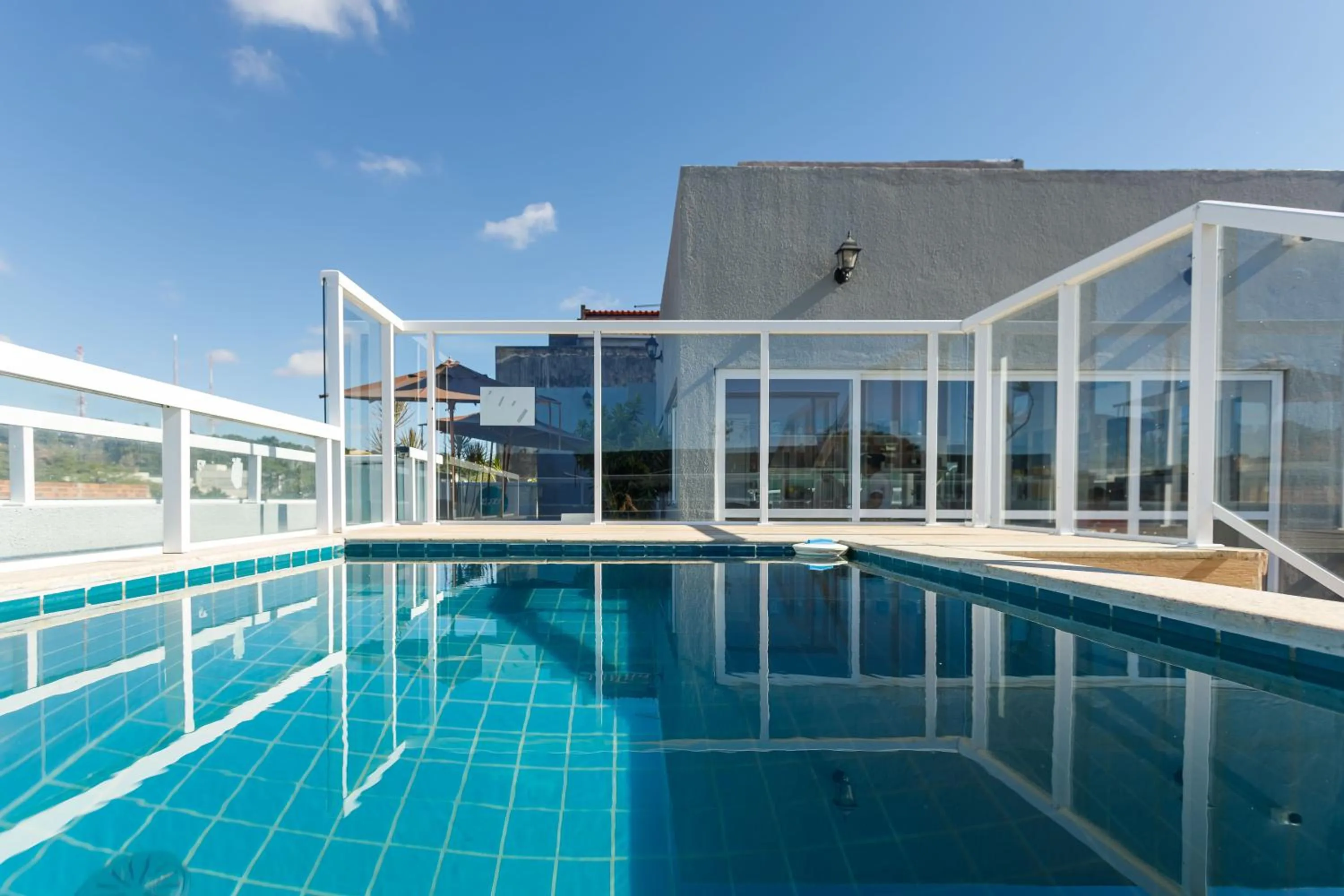 Swimming pool in Zuza Slim Suítes