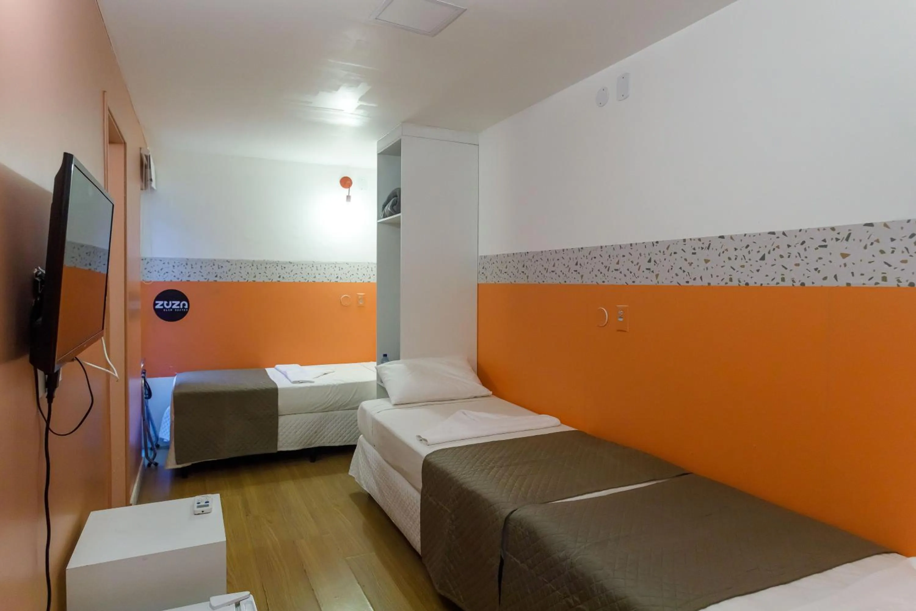 Bed in Zuza Slim Suítes