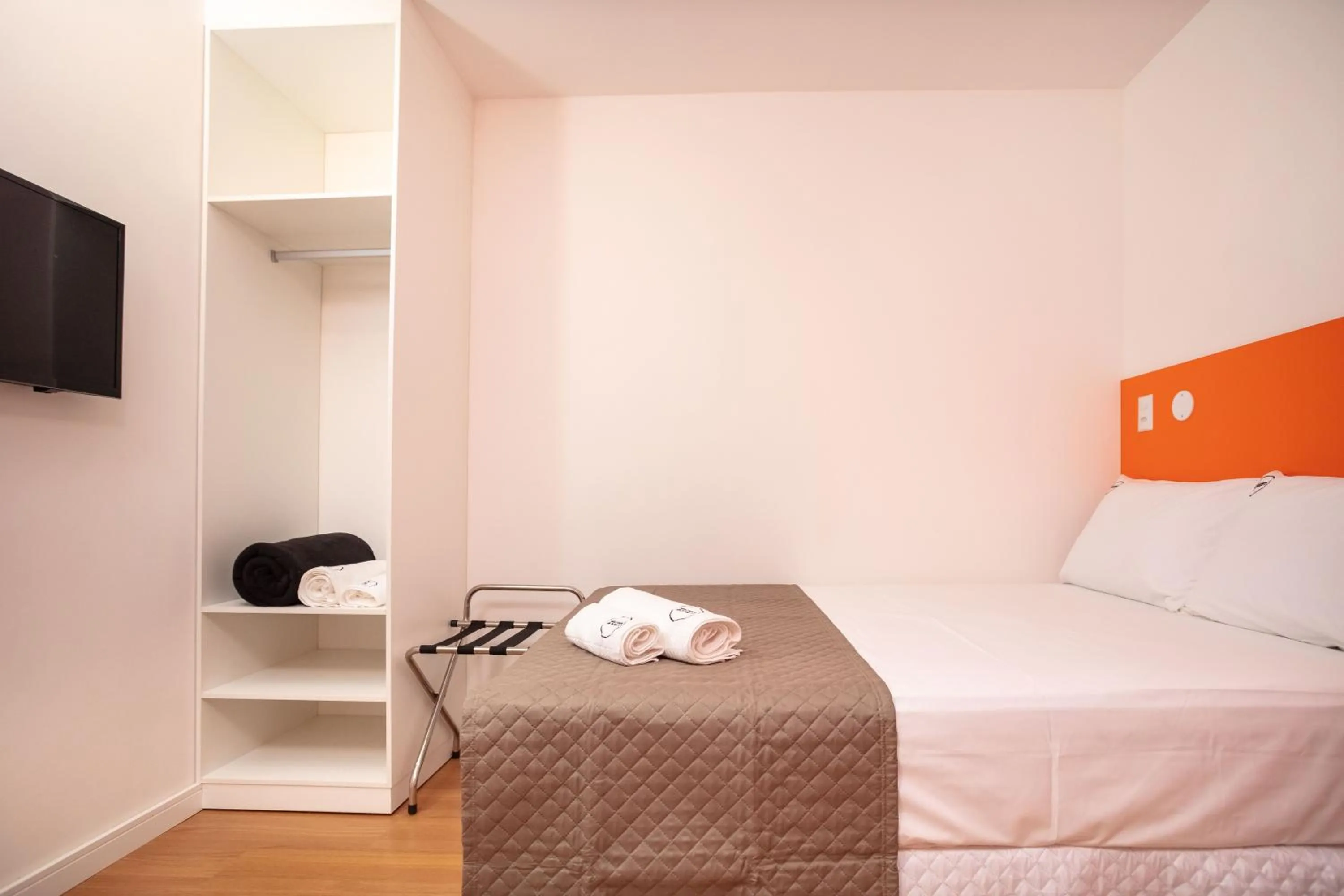 Bed in Zuza Slim Suítes