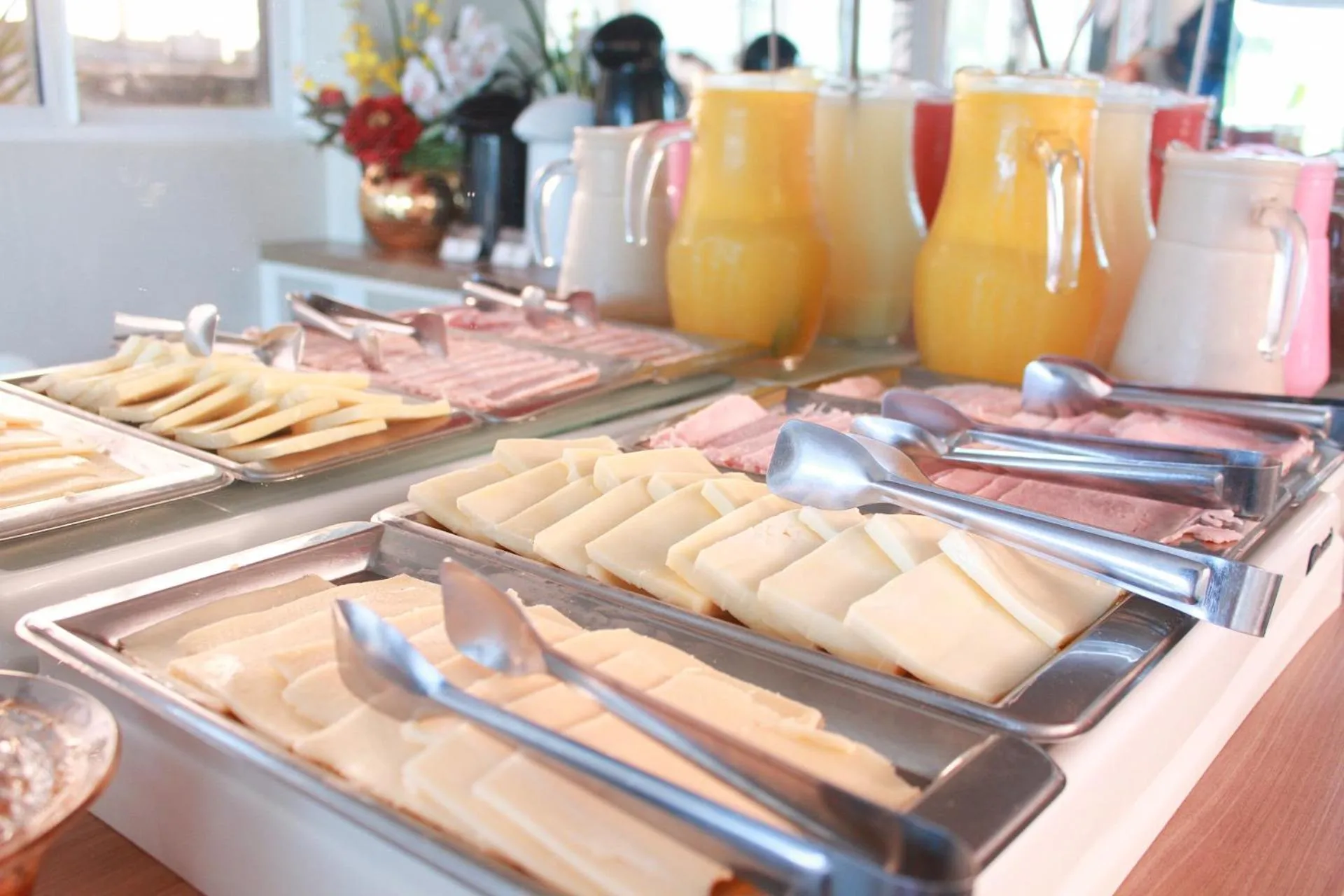 Breakfast in Zuza Slim Suítes