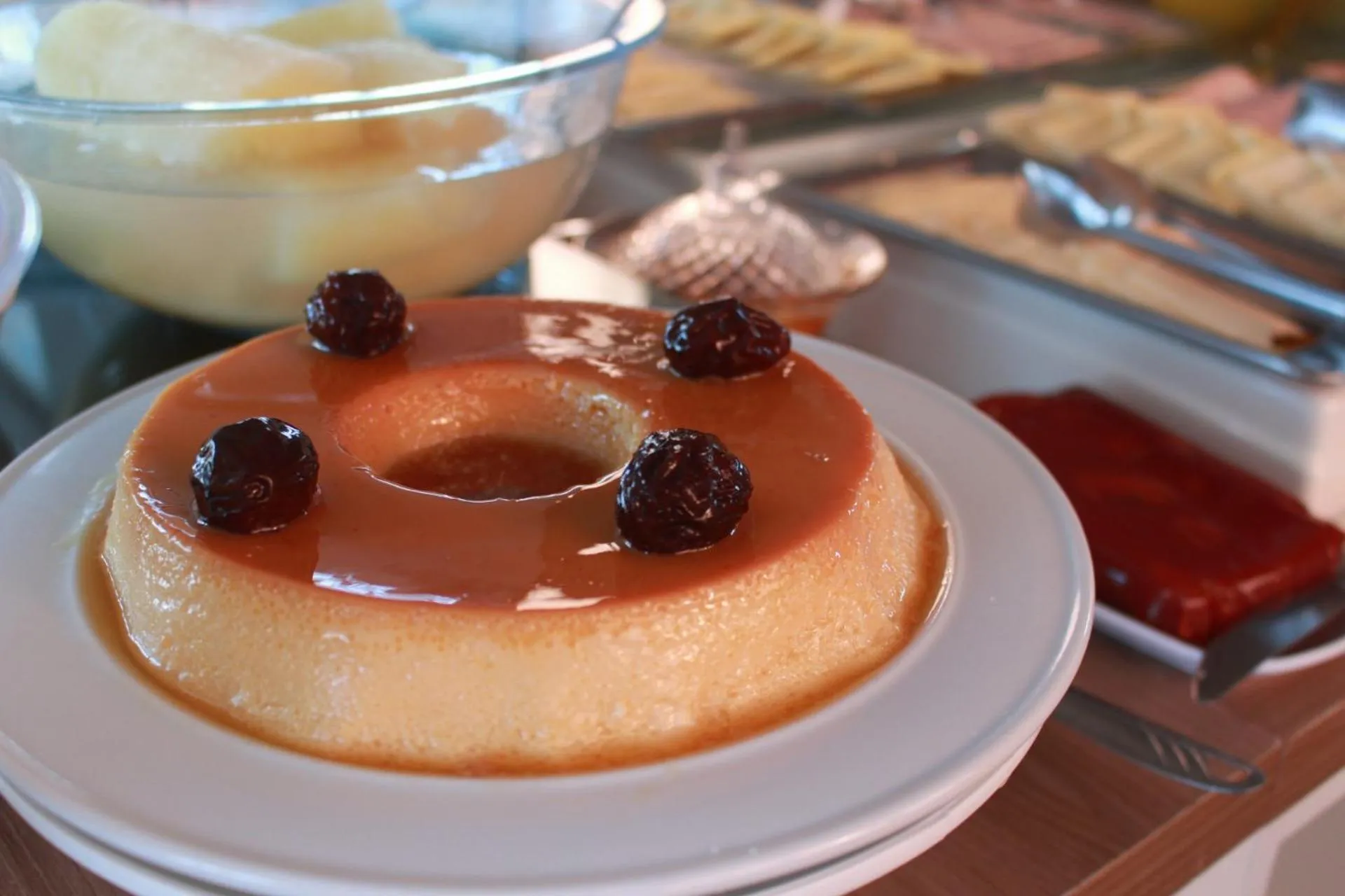 Breakfast in Zuza Slim Suítes